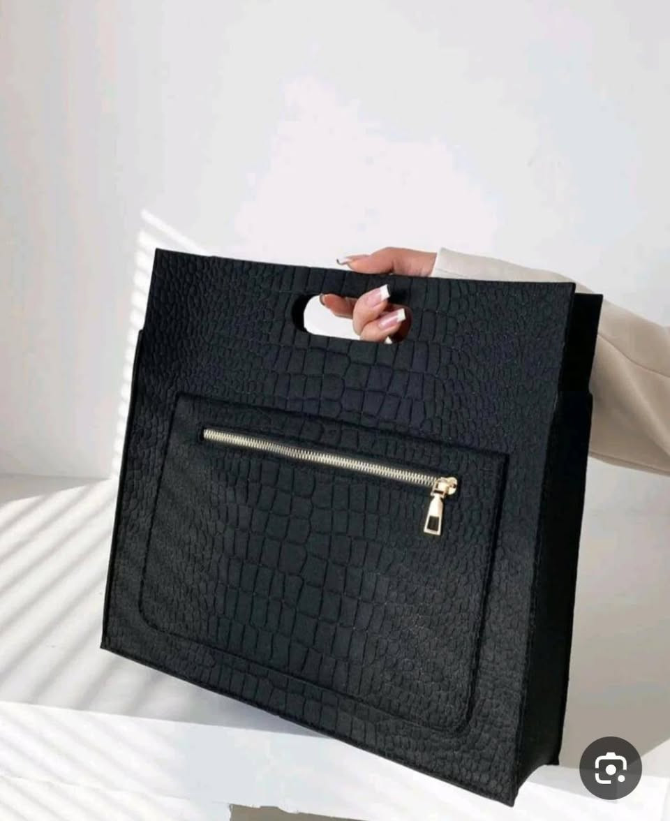 حقائب نسائيه قماش وجلد طبيعي
اخر قطع تصفيه السعر اسفل الصور 
متوفر توصيل لجميع محافظات العراق 💞
للحجز والاستفسار مراسلة واتساب ***********
او ماسنجر الصفحه ❤️‍🔥
