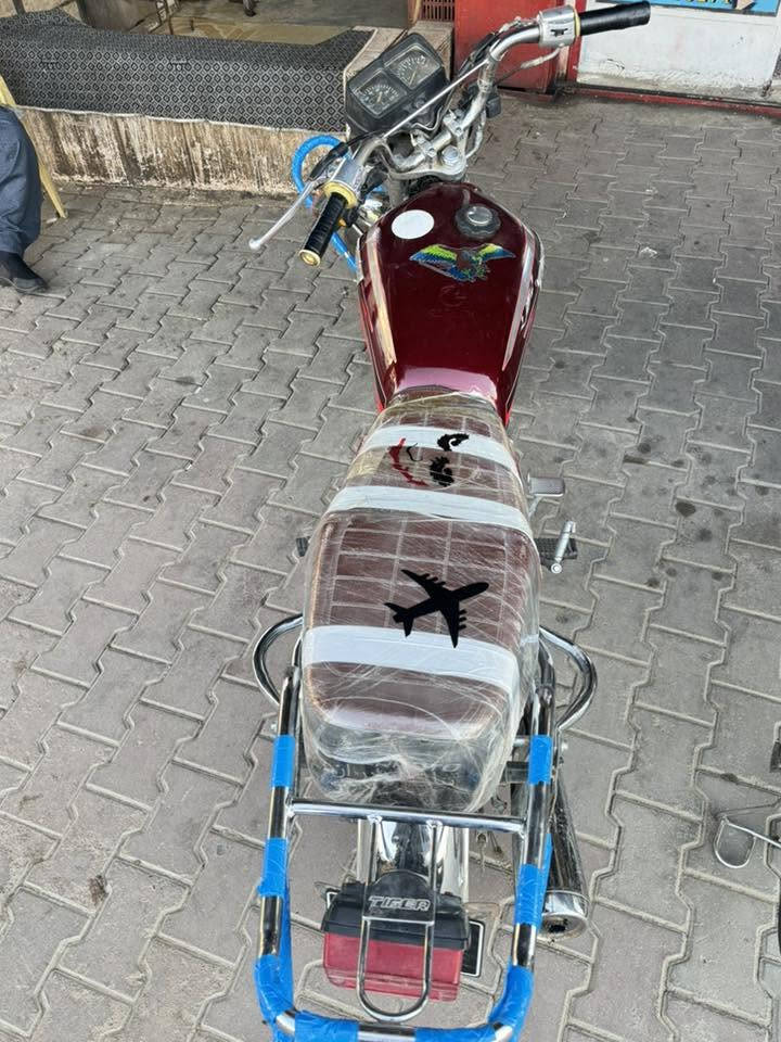 ماطور ( TIGER) 🔥
موديل 2020🔥 
دراجه مكينه خرسة
لايت امامي واشاير شغال 
لا صرف لا بخار خير من الله الدراجه 🔥
يحتاج شغلات بسيطة وتبقى يم الشخص 

سعر (360) وبيها مجال
رقم+ واتساب  ***********
