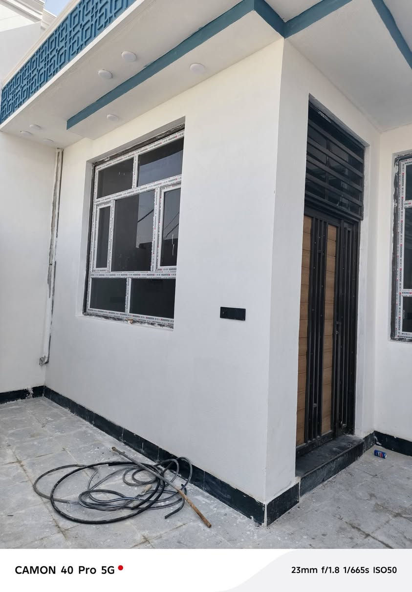 🏠دار  ركن  للبيــــــــــع    طابو زراعي سند ٢٥
فـٓــــي   
محيزم  ٤ / شارع العلويه شريفه الجديد

يبعد عن شارع العلويه شريفه
٥٠ متر 
____________
المساحه ١٧٠ متر 

زيرو استلام مباشر 

________________
🧱تفــاصيــل 
غرفـــــ عــدد ٣وصالــــــــــة وهـــــــــــول ومطبــــــــخ  ومجـمــــــــع صحــــــــيات  داخليـــــة  وخارجيـه ومنـــــــــــاور وطــــــارمـــــ .
___
__________ 
 💲متوفر كافه الخدمات / /  /ماء/ كهرباء/ انترنيت ضوئي
_______________
مـراسلـه الــصفحه او زيـاره     #مكتــــــ ب القمه للعقار
#الكائــــــــــن
فـــي شارع ٨٠ شارع العلويه شريفه الجديد  ___________________________________
📲***********
________________________________
