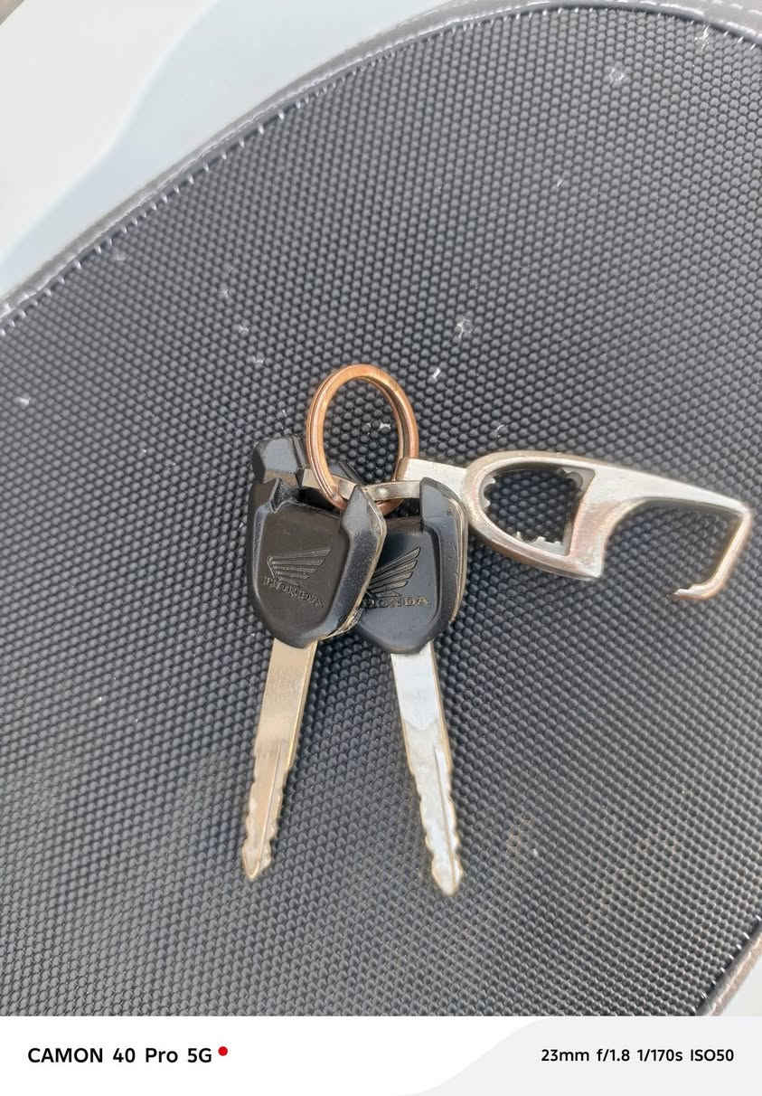 ‏السلام عليكم PCX جيل ثاني🇯🇵 ياباني      
‏​⚙️ المحرك: 125CC
‏​🎨 اللون: ابيض صدفي مـمـيـز ❄️.  
‏ماشية 32 الف وبل يابان ماشية 30 الف  
‏الدراجة وياهة سويجات 2
‏مواصفات
‏حساس ازدحام ✅
‏حساس استان ✅
‏وشاديلهة mp3 بل جنطة 
‏الدراجة ورقة المزاد مالتهة وصور اليابان وتقريرهة  مالتهة موجود    
‏ 🛠️ الدراجة: مكفولة      
‏​​📍 الـمـكـان: بـغـداد : مدينة الصدر
‏📱 لـلـتـواصـل والإسـتـفـسـار:📞 [‪***********‬) 
‏
