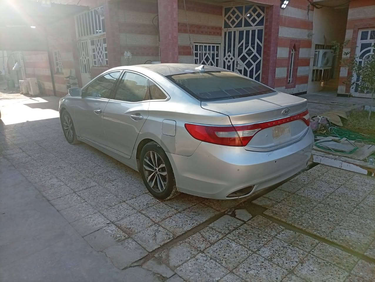 ازيرا ٢٠١١ وارد كوري رقم بصره تحويل ثاني يوم كفاله كلبه وكصه وعيب شرعي بيها مكانات صبغ محرك مفتوح مكانها البصره السعر ١٠٠ وبيها مجال الشراي يتصل ***********
