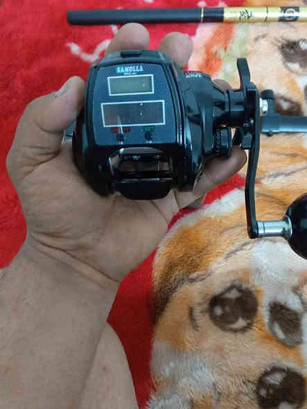 يا الله عيني مكينة اوفر هيد جديد غير مستخدم مكينة تخبل نضام المكينة ام الشاشة سعر  المكينة 20الف عنواني بغداد الدورة شارع ستين رقمي ***********يوجد خدمة توصيل الجميع المحافضات 5تالاف الحجز ولاتصال على الواتساب او على الخاص
