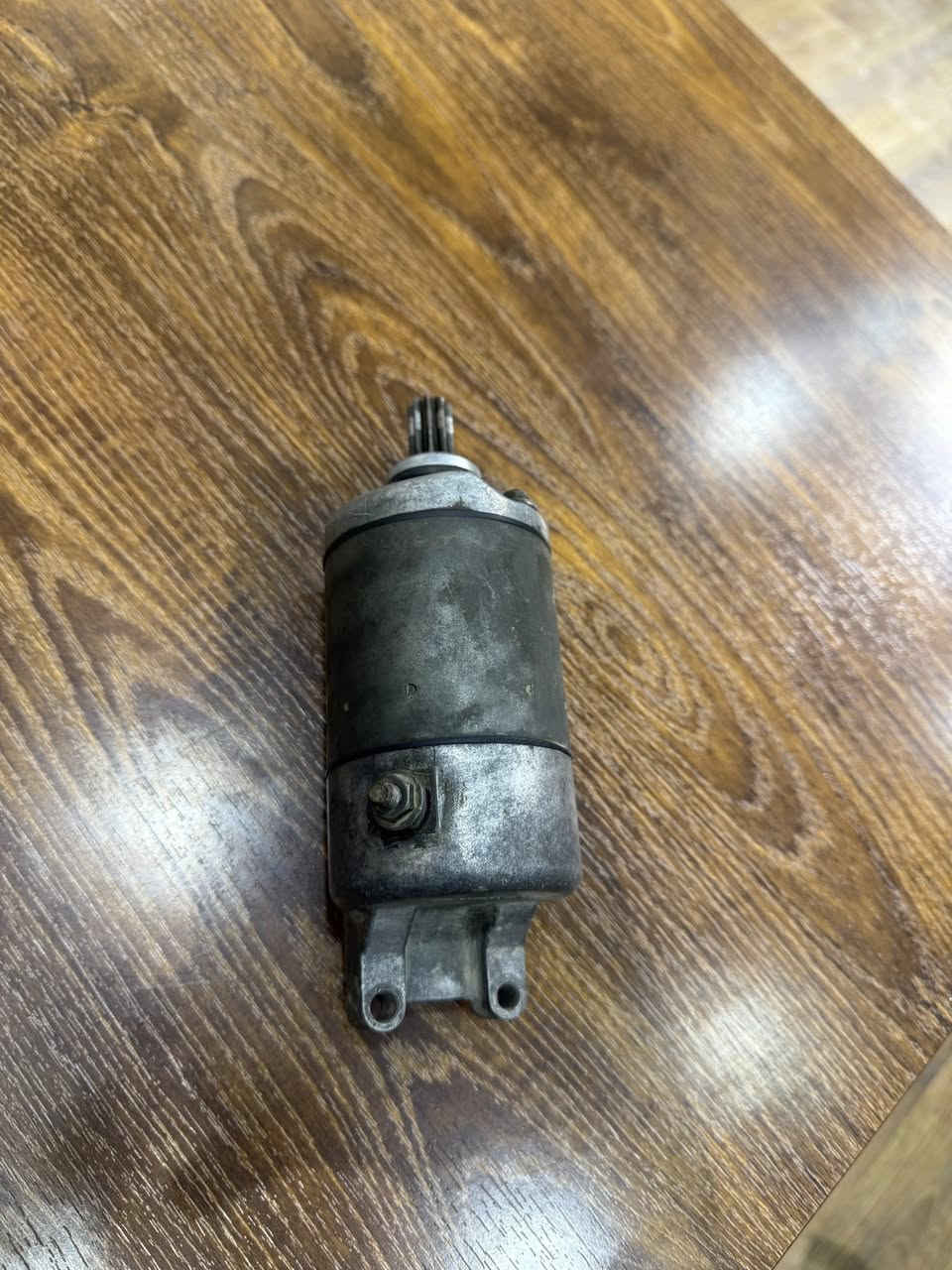 السلام عليكم 
مرخصه الادمن 
للبيع 
دشبول مال 2008 شغال ع الفحص السعر 60 الف 
سلف مال 500 شغال ع الفحص السعر 50 الف 
قايش مال 500 غير مستخدم السعر 40 الف 
راديتر مال 530 مصلح مبين بالصوره ع الفحص السعر 65 الف
والي ياخذهن كلهن انزله من سعرهن والدسكات والمرايه ابلاش 
بغداد الشعب ***********
