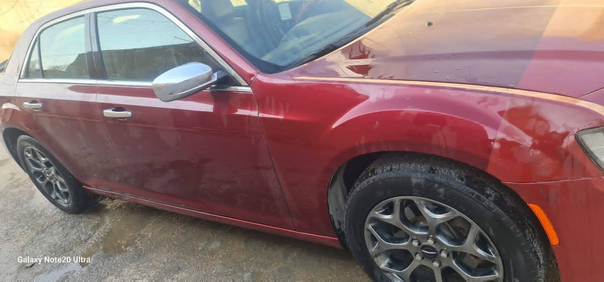 سلام عليكم ورحمة الله وبركاته 
تم تنزيل السعر اب 145 وبيه مجال حك الجيه 
 اوبامه للبيع 
سياره  كرايسلر  رقم شمالي سلمانيه  لون كرزي موديل 2018  اصل   S  فور ويل  

الحادث السياره بجم بس ماواصل للغود بس لغد الأسير  تعمير  فقط 
ورشة صبغ بل هلال الجاملغ الخلفي الأيمن وعدي صور الحادث بامريكه  وعدي سونار هسه جديد
السيارة. باسم ولد من محافظة ميسان تريد تحويل ثاني يوم تريد وكاله حاضر

مكينة گير. خير من الله سيارة جاهزة مانقصها شي 
حدادية جديدة
السعر 145  وبيه مجال حك الجيه بيع فقط مستعجل  
مكاني محافظة ميسان قضاء المجر الكبير 
 للتصال فقط غير متواجد في الفيس بوك 
هذا رقمي ***********
