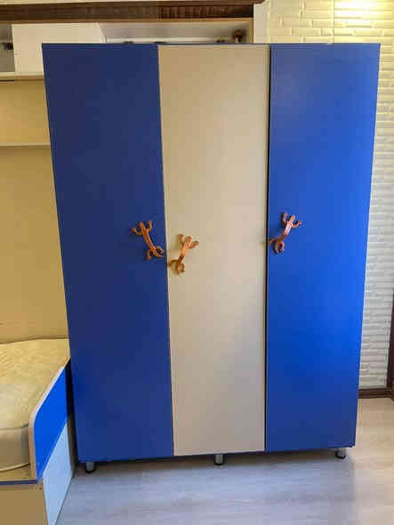 ژوری نوسته ن گه نجان له گه ل دوشه ک
نرخ : ١٧٥ هه زار.        شوين سليمانى 
___________ 
غرفة نوم شبابي مع دوشك 
سعر ١٧٥ الف.        مكان السليمانية 
***********
