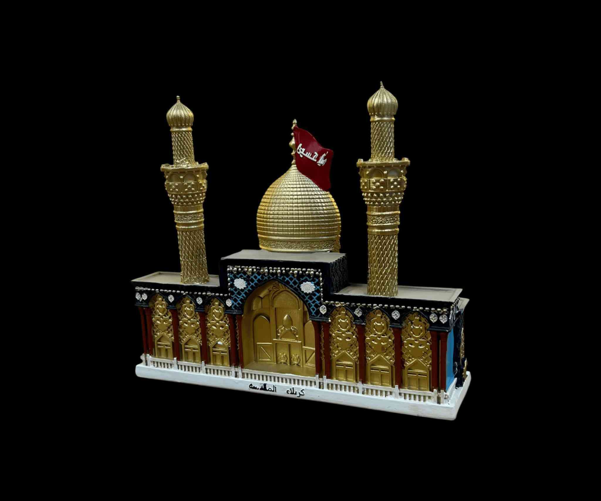 مجسم ضريح الإمام الحسين (ع) – كربلاء المقدسة بتفاصيل فاخرة

السعر 30 والتوصيل مجاني

الاستخدامات

قطعة ديكور إسلامية مميزة للمنازل، المجالس، والمكاتب.

مناسب لوضعه في الزوايا الدينية أو أماكن العبادة.

هدية قيّمة في المناسبات الدينية، عاشوراء، الأربعين، والنذور.

رمز روحي يعبّر عن محبة الإمام الحسين (ع) وأهل البيت.

المميزات

تصميم دقيق يجسّد ضريح الإمام الحسين (ع) في كربلاء المقدسة مع القبة الذهبية والمنارتين.

تفاصيل فنية عالية تشمل النقوش، الأقواس، والأبواب بتشطيب أنيق.

ألوان فاخرة تجمع بين الذهبي، الأزرق، والأسود تعكس الطابع المعماري الحقيقي.

مزوّد براية حمراء أعلى القبة تضيف لمسة رمزية مؤثرة.

مصنوع من مواد متينة تحافظ على الشكل واللون لفترة طويلة.

قاعدة ثابتة تضمن توازن المجسم عند العرض.

حجم عملي مناسب للعرض دون أن يشغل مساحة كبيرة.

المواصفات الفنية (ضمن المميزات):

أبعاد المنتج:

- الطول: 24 سم
- العرض: 6.5 سم
- الارتفاع: 20 سم

أبعاد الكارتون:

- الطول: 27.5 سم
- العرض: 10 سم
- الارتفاع: 24 سم

محتويات الصندوق

مجسم ضريح الإمام الحسين (ع) – قطعة واحدة.

تغليف كرتوني لحماية المنتج أثناء النقل.

الملاحظات

المنتج للزينة والديكور وليس لعبة.

قد تختلف درجات الألوان بشكل بسيط بسبب الإضاءة أو التصوير.

يُفضّل تنظيفه بقطعة قماش جافة للحفاظ على التفاصيل.


**إذا كنت صاحب هذا الإعلان وتريد حذفه لأي سبب، رجاءا أرسل رسالة إلى الدعم الفني**
