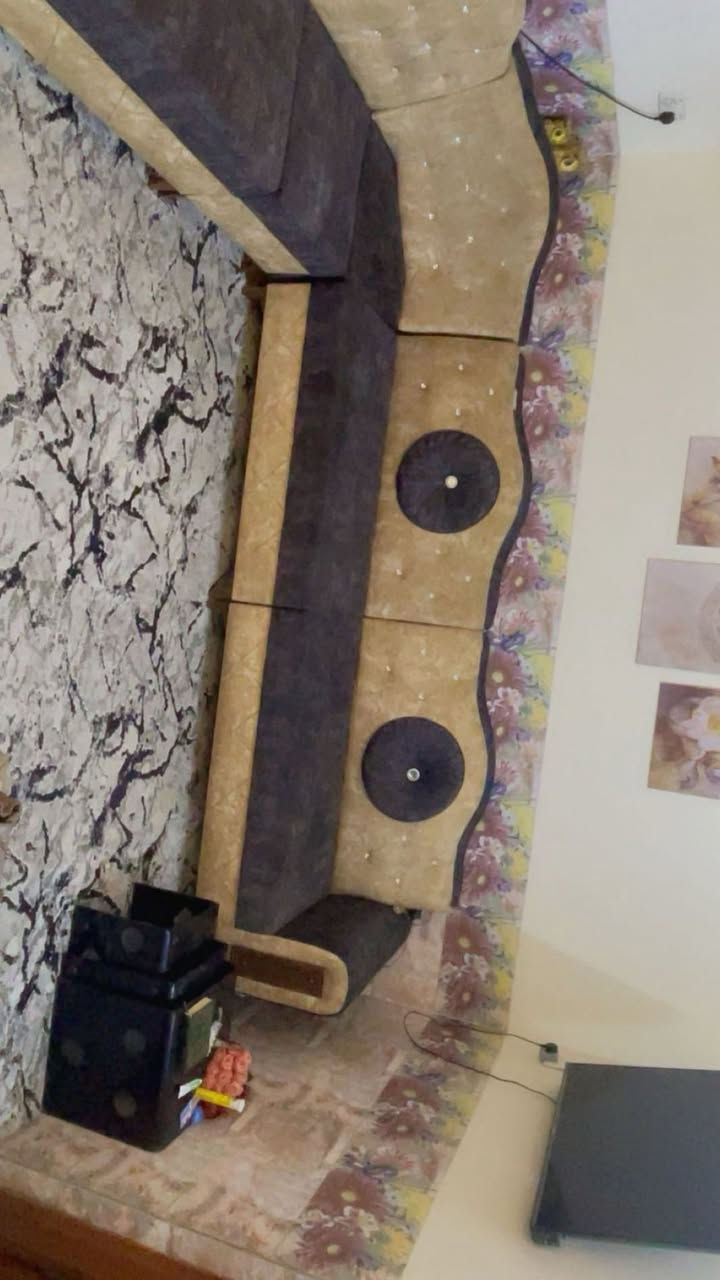 السلام عليكم ورحمه الله وبركاته ديوان للبيع
مستخدم شي بسيط 
مكاني بغداد الطوبجي 
***********
