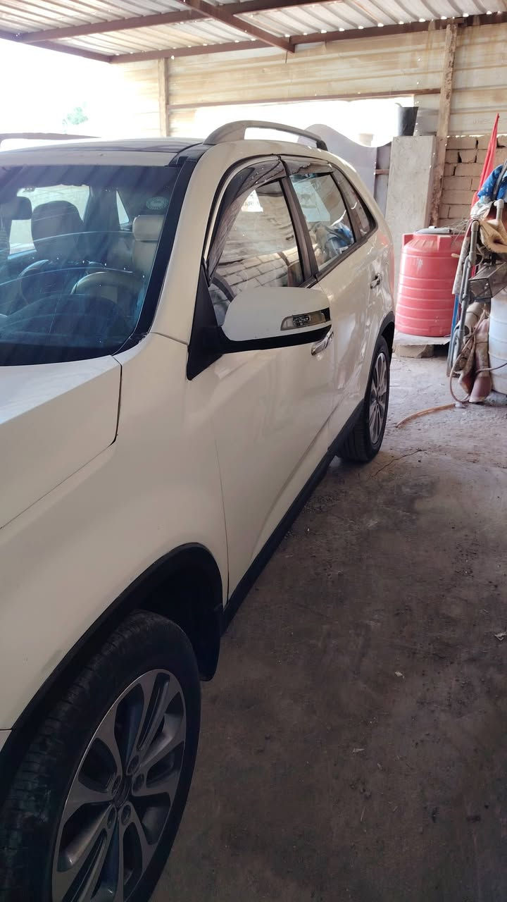 من رخصته مدير الاكروب سورنتو للبيع ١٣ خليجي سته سلندر سبعه راكب بصمه بانوراما رقم أربيل مصبوغه حزام فول مواصفات بانوراما او مراوس بيكم هايلوكس ***********واتساب السعر 140
