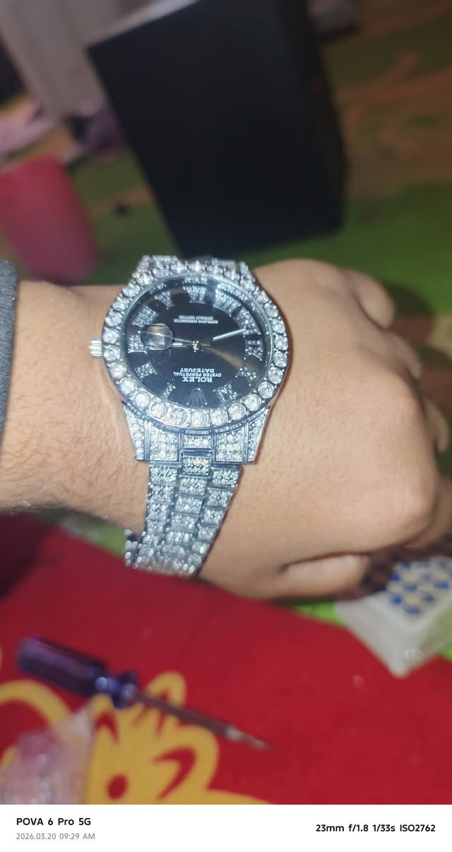 ساعات بهاذ الشكل الجميل القطعه ي5 الف 
التوصيل 5 الف لجميع المحافظات


**إذا كنت صاحب هذا الإعلان وتريد حذفه لأي سبب، رجاءا أرسل رسالة إلى الدعم الفني**