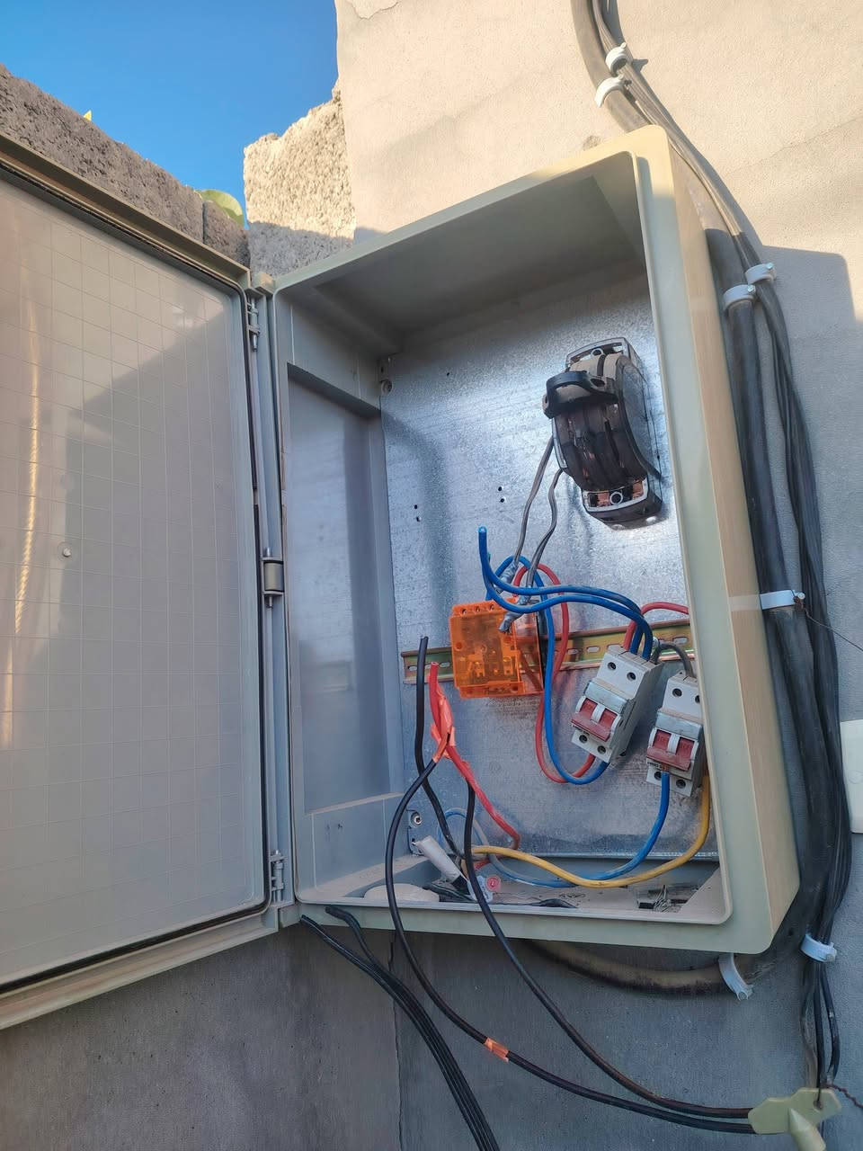 السلام عليكم
عمل بورد كهرباء منزل 🏡

في #ديالى_ناحية_جلولاء_خلف_المدارس

80 امبير لكل فيز ✋

حماية من ارتفاع وانخفاظ الوطني♥️

لتواصل ***********
***********

#ضيف_المهداوي
