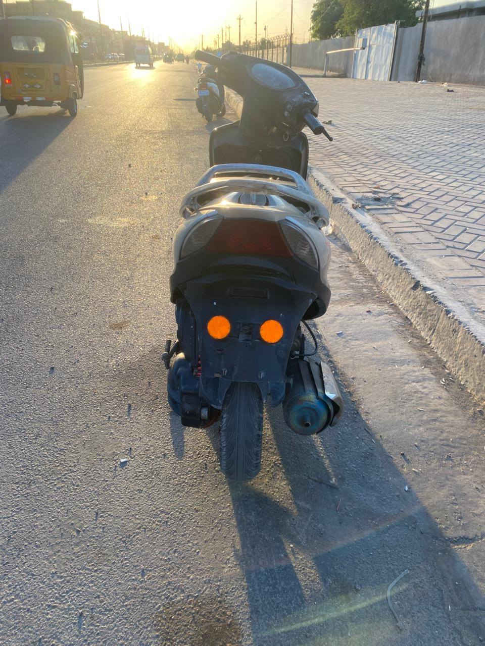 ماكس سرعة 140 نظيفة كلش 
نگرة سلف 
محرك ناعم يخبل  
شلعة ومعدل صاروخ 
اوراقها كهربائياتها اشاير لايتات كيجات كلها كاملة 

للبيع بلاااش بـ 300 وبيها مجال قليل للشراي 
***********
