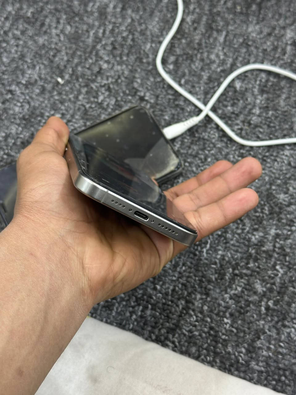 سلام عليكم ايفون ١٥ برو ماكس شرق اوسط كامل ملحقاته تليفون نضيف مكفول من جميع نواحي بس مبدل شاشة مالتة فقط واصلـية مكاني بصرة كرمت علي ابو صخير سعر ٩٥٠ وبية مجال لشراي رقمي ***********
