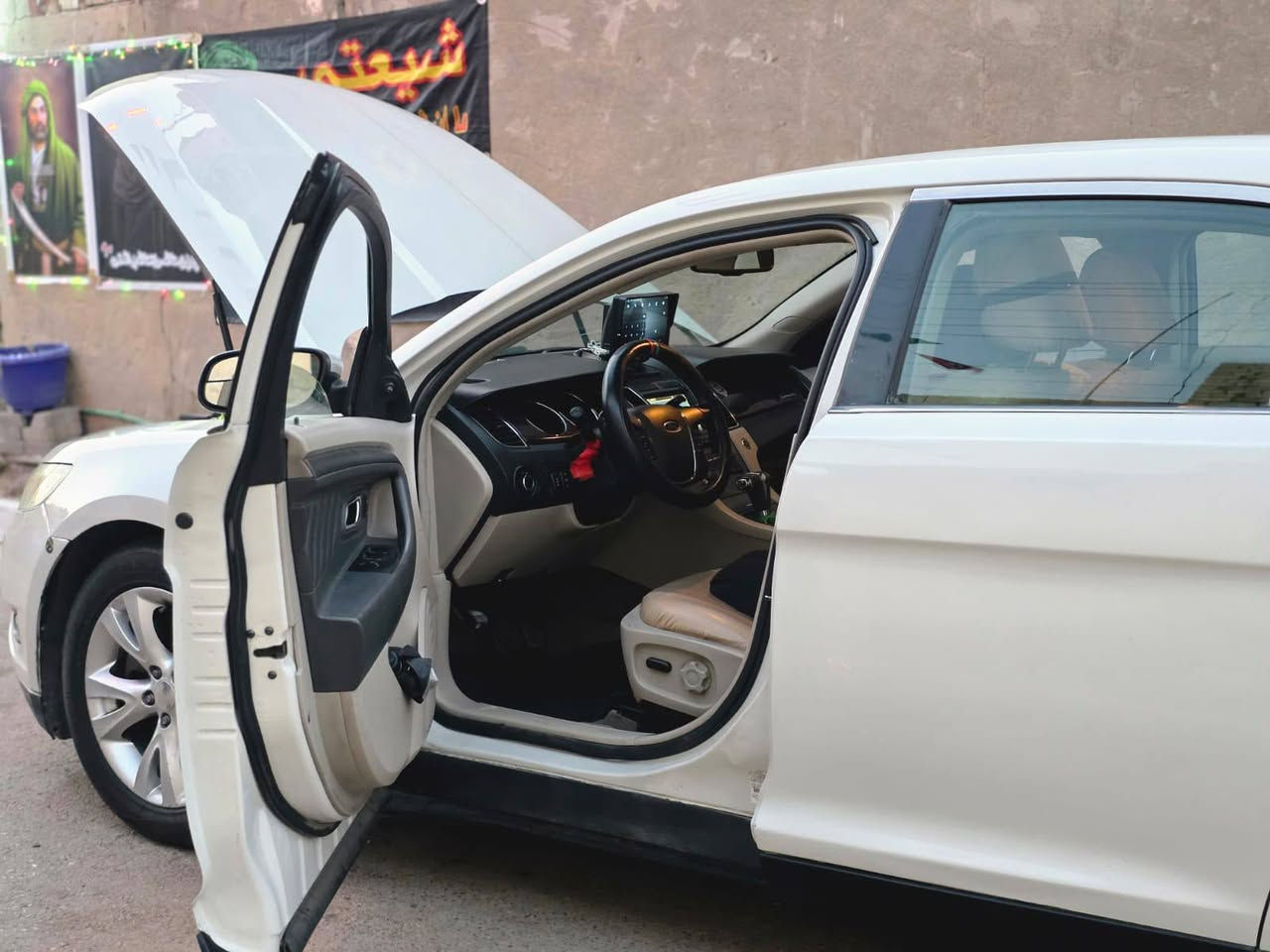 فورد تورس موديل 2012 كير ومحرك مكفولات 3500 باسمي سنويه لغايه 28 تحكم جهتين وشفتات رياضيه تخم تاير ضرر جاملغ الخلفي الايسر بدون دواخل للبيع او مراوس وللاستفسار الاتصال على الرقم ***********
