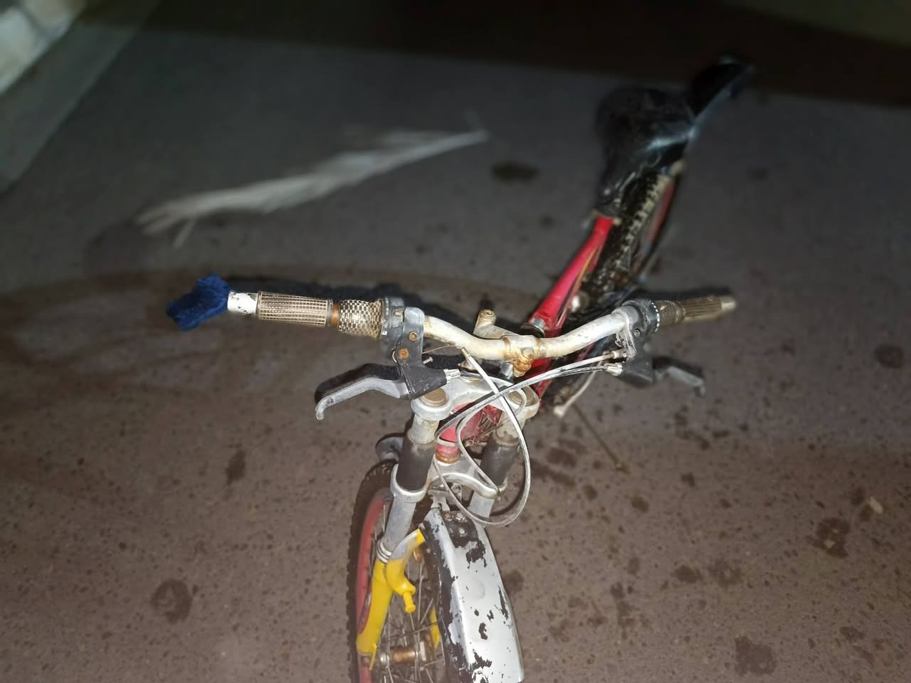 السلام عليكم ورحمه الله وبركاته بايسكل نظيف للبيع الحجم كبير بس بالصوره ضايع المكاين موضحه بالصوره هنه وعددهن السرج مالته الاصلي مال الشركه تصميم رياضي جبلي دبلات  مكائن سرعه وكير كلشي موضح بل الصور 
السعر 75،000 المكان كربلاء خلف محطه الوزني 
الاستفسار ***********
