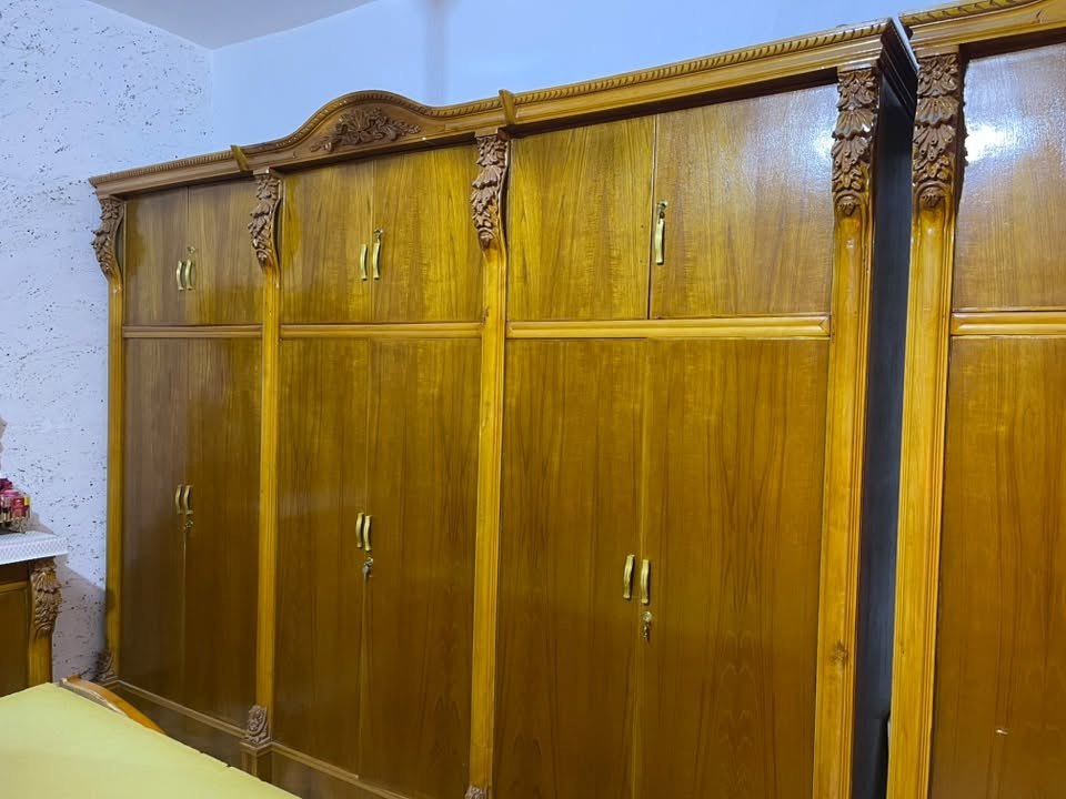السلام عليكم غرفه للبيع انجاره عراقيه سويتهه ب٣ كلش ضخمه وحلوه والياخذهه ابد ميخسر رايدهه بمليونين وبيهه مجال لشراي يتصل أو يراسل عله هذه الرقم ***********
