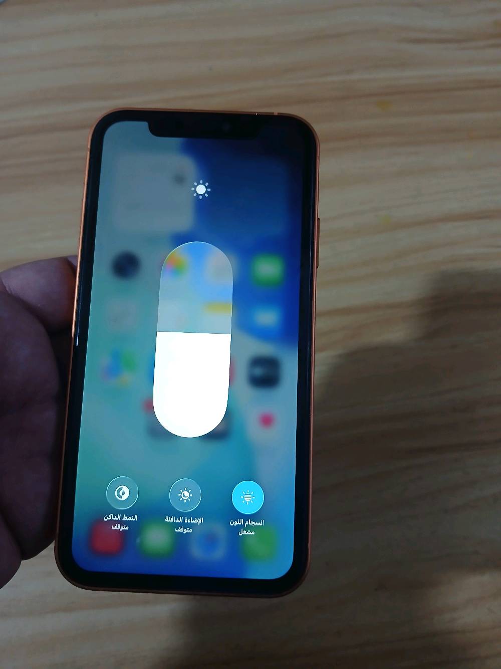 جهاز آيفون 11 ذو لون برتقالي، في حالة جيدة جداً. يعمل بنظام iOS 26.2، مع مساحة تخزين متوفرة حوالي 128 جيجابايت. الشاشة واضحة وألوانها نابضة بالحياة. مناسبة لمن يبحث عن جهاز آيفون موثوق وسريع الأداء. السعر قابل للتفاوض.