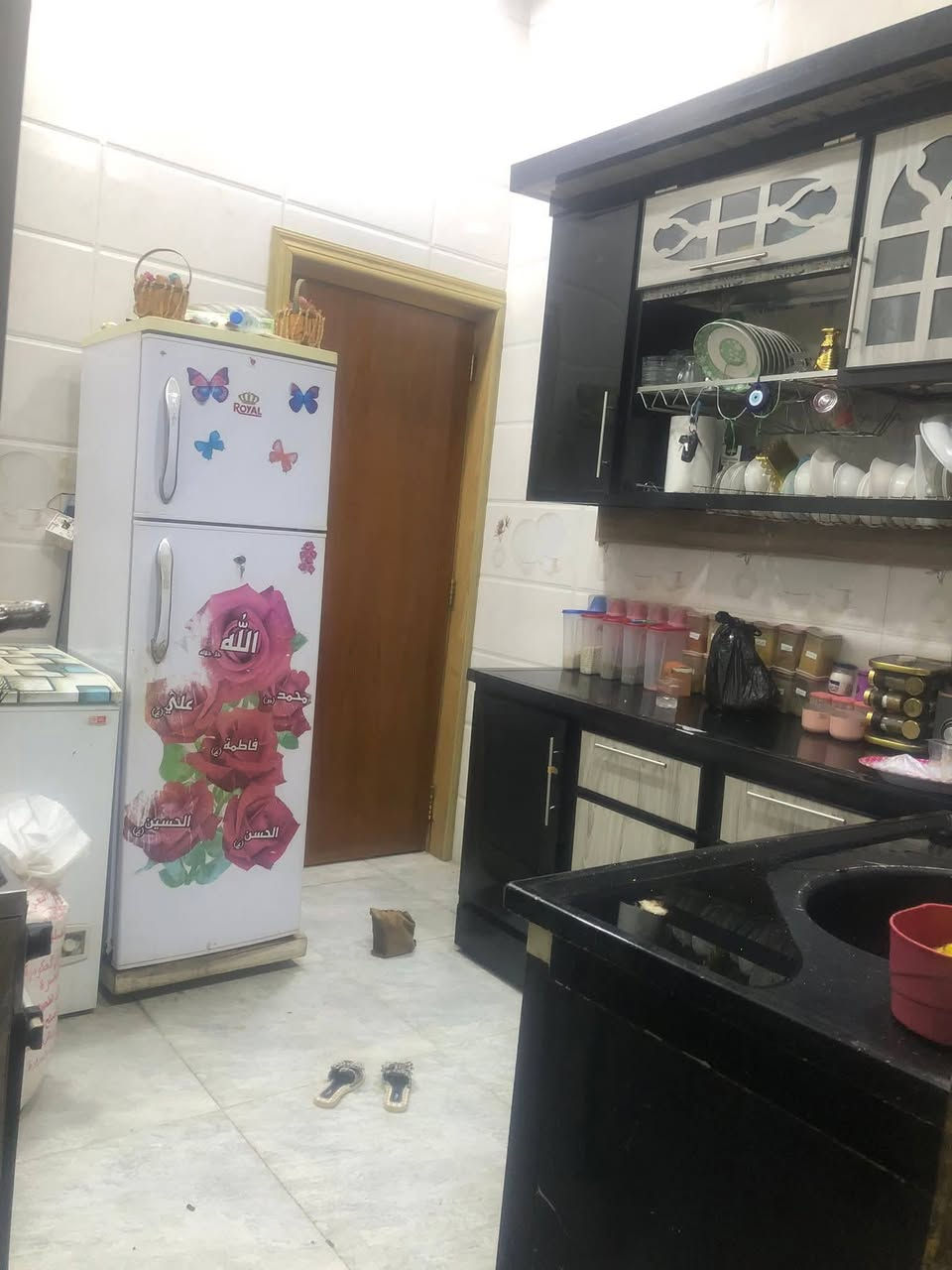 السلام عليكم ورحمة الله وبركاته 

***********
دارين توأم واحد بجانب الثاني للبيع مساحة كل دار 100 متر الواجهة لكل دار 7.5 متر والنزال 13.40 متر

العنوان : البصرة ابي الخصيب حمدان ( المعاريف ) قريب مدينة الاندلس السكنيه 

جنس العقار : طابو زراعي عراقي 
وكالة ونسخه من الطابو ومكاتبه

يحتوي كل دار على غرفة نوم وديوان وصالة ومطبخ وصحيات او صحيات خارجي او داخلي ومنور وطارمه صغيره
شارع 10 متر يبعد عن السايدين الفوك 400 متر للعلم ⁉️ بناء البيتين حديث مع توفر كافة الخدمات منطقة هدوء خدمات ماء كهرباء مجاري تبليط باب البيت مدارس حكومية واهلية مستوصف سوك قريب

السعر : للدارين 100 مليون قابل لتفاوض
للاستفسار ***********
