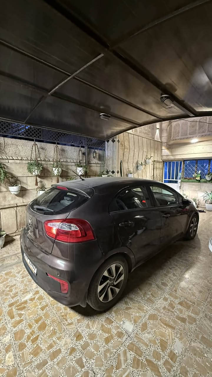 كيا ريو ٢٠١٥ مكفولة من الحادث بيها بارد بل بنيد   وللجاملغ الخلفي صفحت اليسره بي صبغ وبارد بل باب الخلفي جوه اليده  ولباقي مكفوله كفاله عامه 
گير ومحرك مكفولات 
حجم المحرك 1600
رقم سليماني 
السيارة موجودة بغداد / السيدية/ 

بصمة تشغيل
فتحة سقف 
دخول ذكي
مرايات كهربائية تنطوي
نظام ايكو 
شاشة وكاميرا
وباقي المواصفات
السعر ٩٠ وبيه مجال شي بسيط
للاستفسار اتصال على الرقم 
اتصال + واتساب
***********
