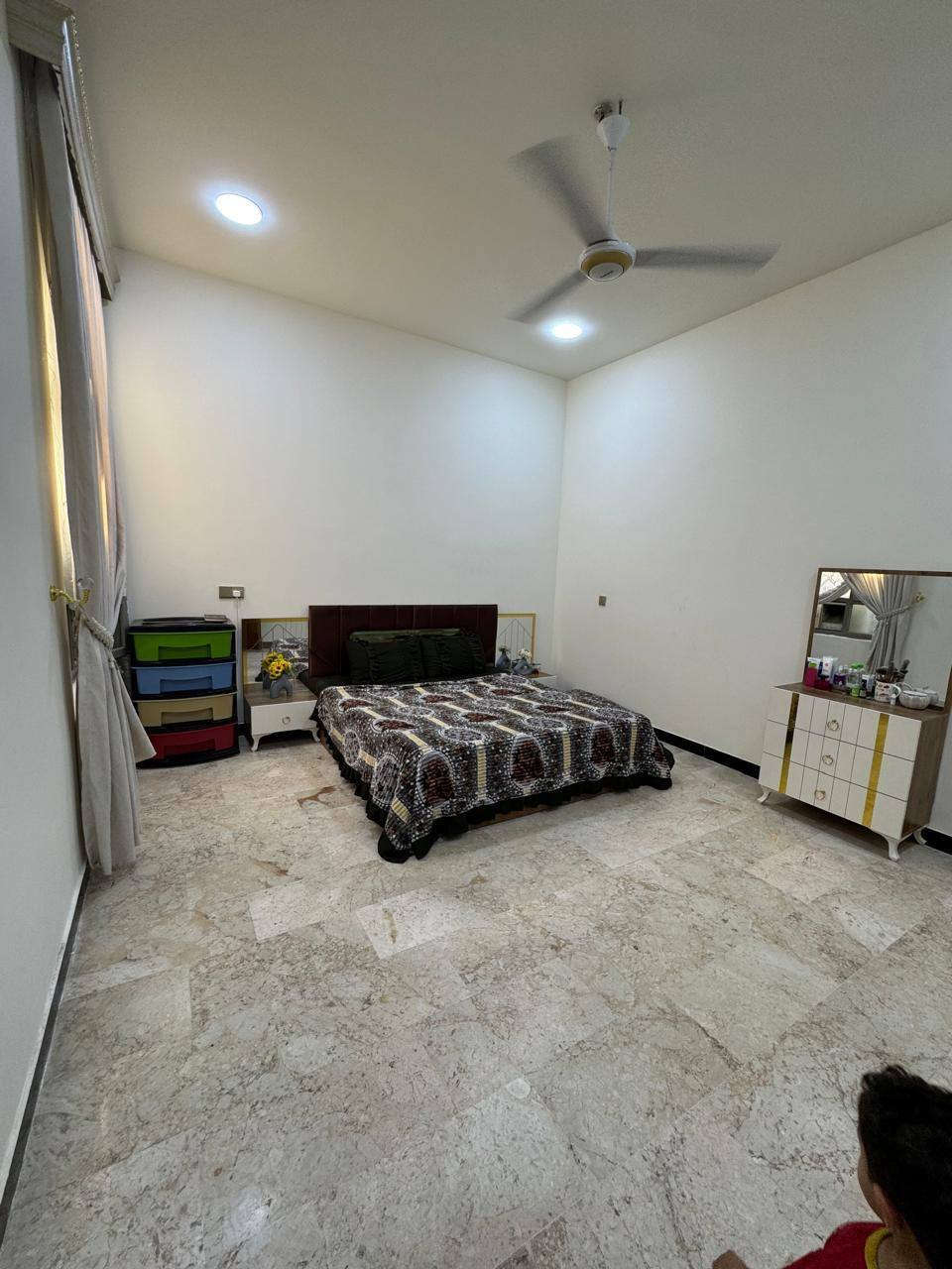 🚨 بيع سريع ومستعجل 🚨
🏡 بيت للبيع في الفلوجة – منطقة 24 حي الأمين 
📍 بالقرب من شارع 60 وبالقرب من مطعم زارزور الجديد ومجاور مدرسة نبض الحياة ومعهد الفنون المسائي 

✅ طابو صرف
✅ بناء طابوق
✅ طابق واحد
✅ الأرضية مرمر

🔹 يتكون من:
 • غرفة نوم
 • صالة
 • مطبخ
 • استقبال
 • حمام
مساحه البيت ١٥٠ متر /واجه ٧ونص ونزال ٢٠ متر 
شارع 10 متر 
💰 السعر مناسب جدا جدا : 120 مليون فقط (قابل للتفاوض بالمعقول)

📞 للحجز والاستفسار التواصل خاص أو الاتصال على الارقام التاليه 
/***********
***********
