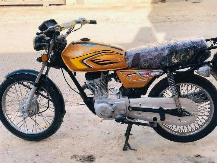 يالله السلام عليكم➡️ 
دراجة تايكر لبيع موديل 2024 كهربائي كله💥 🧡 شغاله اوراق كامله محرك مامفتوح زوج تايرات👌 جديد مكاني ديالى دل عباس سراجق سعر 450💞 وبي مجال  📞 ***********📞
