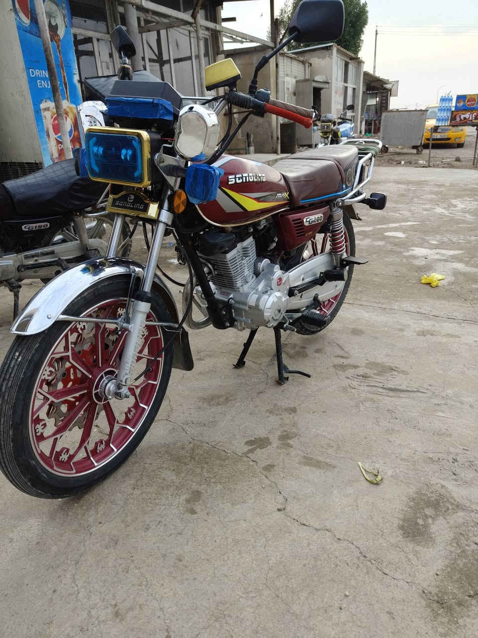 السلام عليكم درجه سيفان موديل 25 الدرجه كفاله عامه مكاني ديالى بعقوبة رقم الهاتف *********** السعر 700 وبيها مجال
