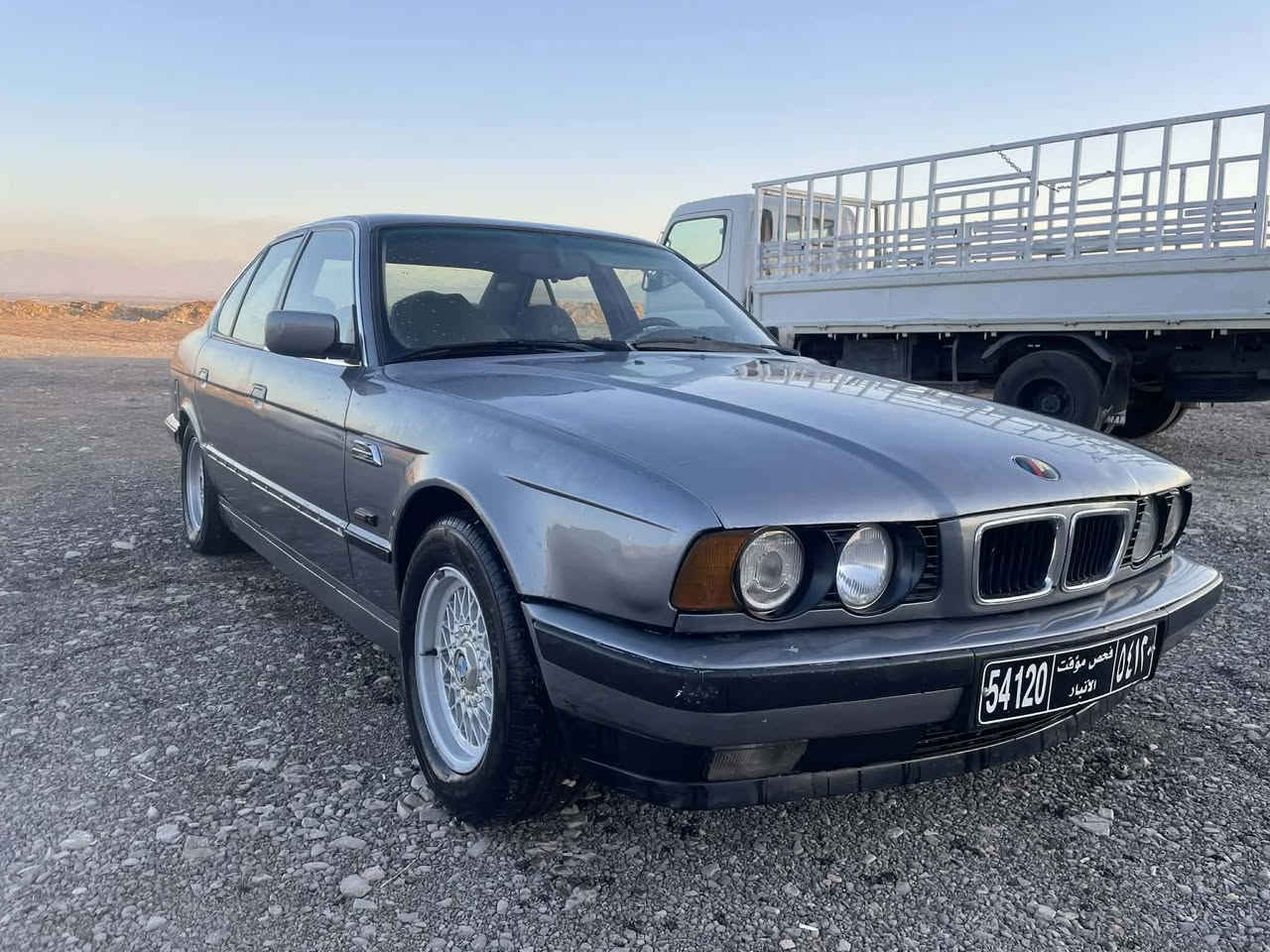 بیئم 1993 مەکنە 525 تۆماتک تەقەووڕەقەی بەشەر کارەبای مەزبوتە کۆمپرێسەی تەبریدی پێوەیە کاملە کەمێک سەوتی جوبعی تیایە پێشپانە سەیارەکەزۆر جوانەوبێ کێشەیە نرخی27گەڵاووکەمێک معامەلە سەیارەکەهیمنە تەلەفون بۆ خاوەنی بکەن *********** شوێن سلێمانی ئەدمینی گوڵ🌹
