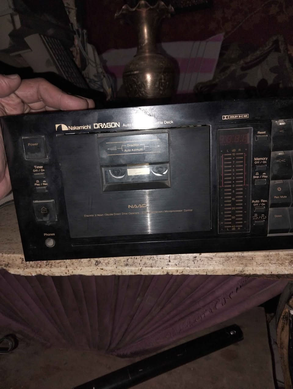 للبيع أسطورة الصوتيات Nakamichi Dragon (بحالة نادرة - يحتاج سيور)الوصف:لهواة الحالات النادرة والأنظمة الصوتية الـ High-End، معروض للبيع كاسيت Nakamichi Dragon الأصلي، المصنف كأقوى وأقوى جهاز كاسيت في التاريخ.الحالة الخارجية: ممتازة جداً وبحالة الفابريكا، بدون خدوش تشوه المظهر، ومخزن بعناية.الحالة التشغيلية: الجهاز لم يفتح من قبل شغال بالكامل (اللوحة مضيئة، العدادات بتتحرك، والموتور شغال وبيلف وصوته ناعم).المشكلة: البكرات مش بتلف نتيجة ركنة الجهاز لفترة طويلة (محتاج طقم سيور جديد فقط وهي صيانة طبيعية للموديل ده).فرصة ممتازة للتجار أو الهواة لإعادة تشغيله، وسعره بعد الصيانة بيتضاعف. الجيزة, مصر


**إذا كنت صاحب هذا الإعلان وتريد حذفه لأي سبب، رجاءا أرسل رسالة إلى الدعم الفني**