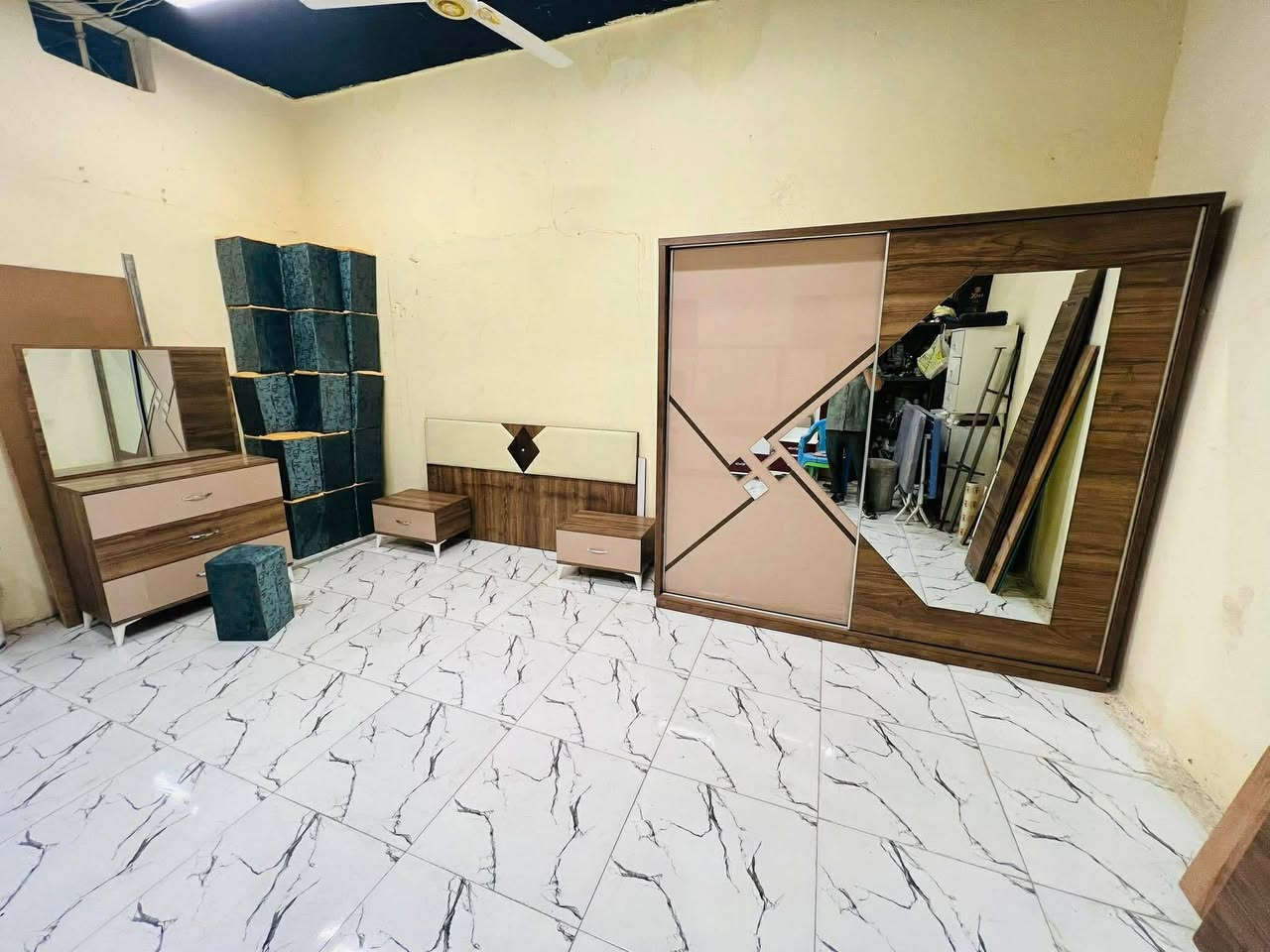 غرفة نوم مستعملة🇹🇷
نضافة90 ٪💯
عدد القطع / 5
نضام / سلايت 💢 
سعرهة 400🔒
شد ونقل داخل بغداد مجاني🚛
يوجود توصيل محافضات
هدية 🎁 طابورية اضافية


**إذا كنت صاحب هذا الإعلان وتريد حذفه لأي سبب، رجاءا أرسل رسالة إلى الدعم الفني**