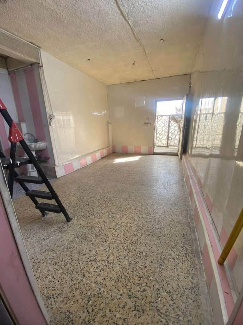 للايجار في السيدية
مشتمل طابق اول مساحه 120 متر 

يحتوي على غرفه نوم وصاله ومطبخ وخدمات 

الايجار 450 الف 

للاستفسار ***********-***********
