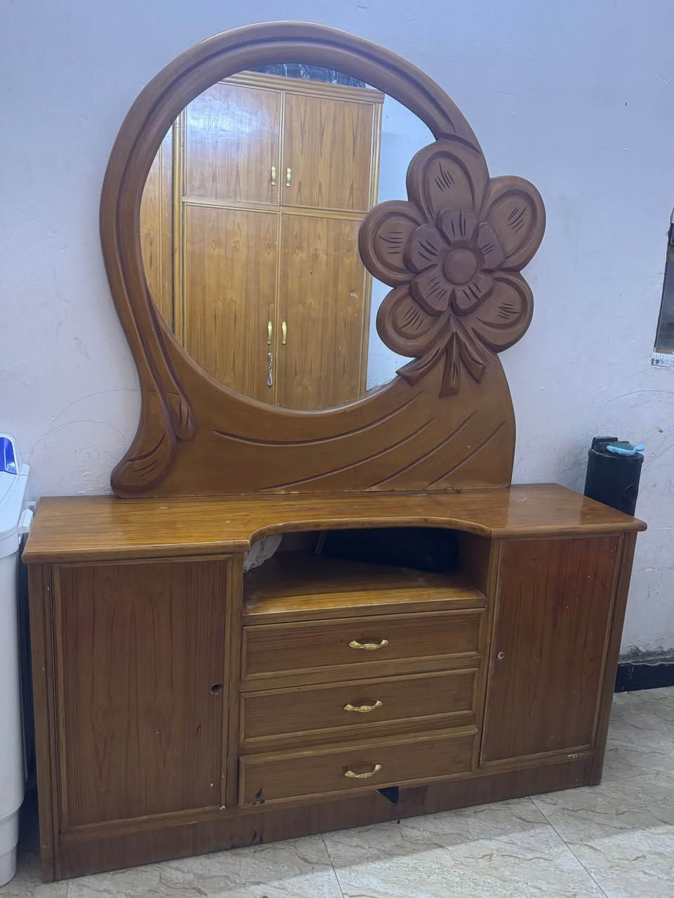 كنتور 6 أبواب مع ميز تواليت سعره550 الف كما موضح بالصوره هاذا الكنتور تكمه مو الي هسه ديسو مكانه بغداد الصالحيه الشراي يدخل خاص Colombo, Sri Lanka


**إذا كنت صاحب هذا الإعلان وتريد حذفه لأي سبب، رجاءا أرسل رسالة إلى الدعم الفني**