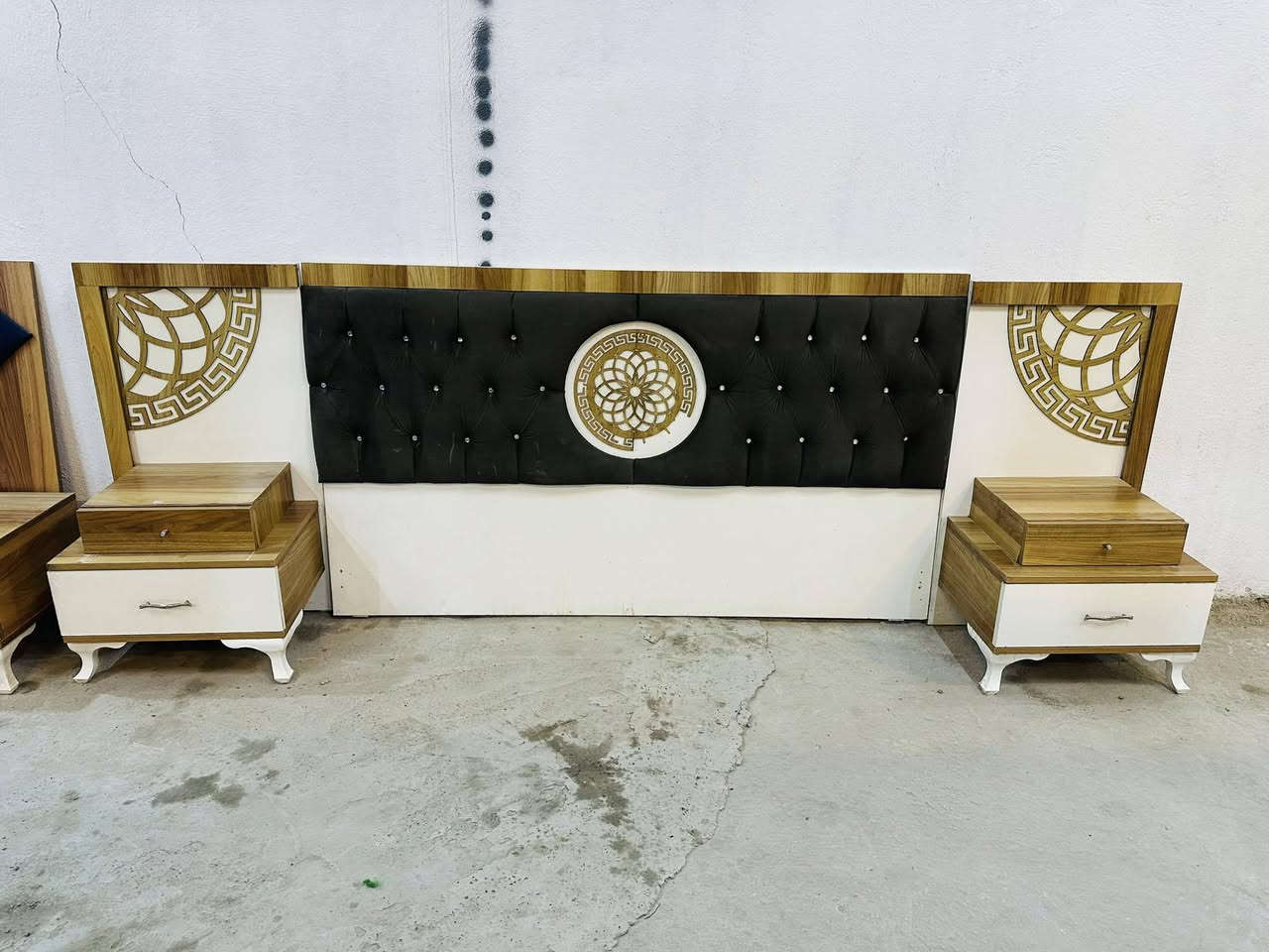 غرفه تركي مستخدمه
غرفه 5 قطع نضافه مثل صور✨💎
غرفه ول توصيل وشد400 ✔️
للحجز وات ساب ***********
