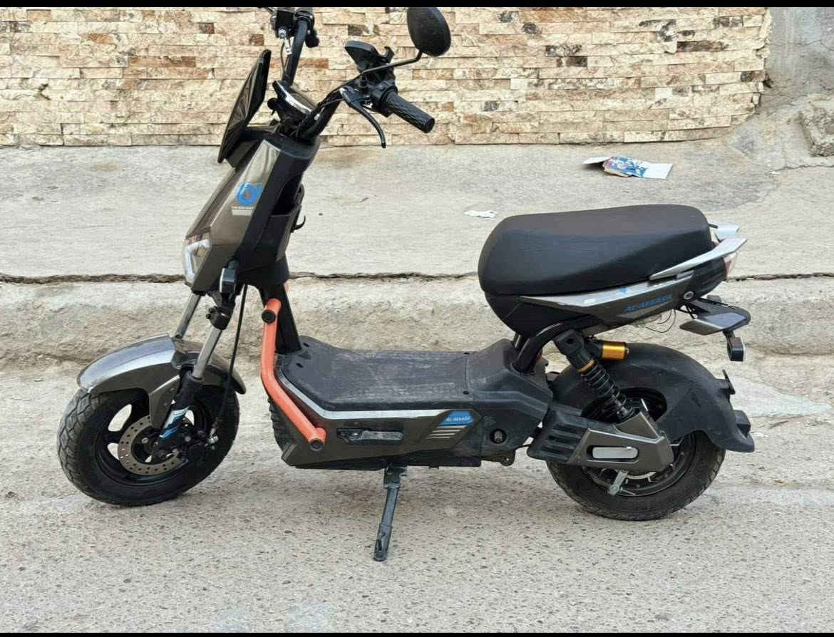 سلام عليكم
دراجه شحن 
5 بطاريات كبار 
دراجه صار بيهه خلل ما ادري وين  تمشي بك 
ابيع على هاذه وضع 
سعر 200
مكان بغداد
***********
