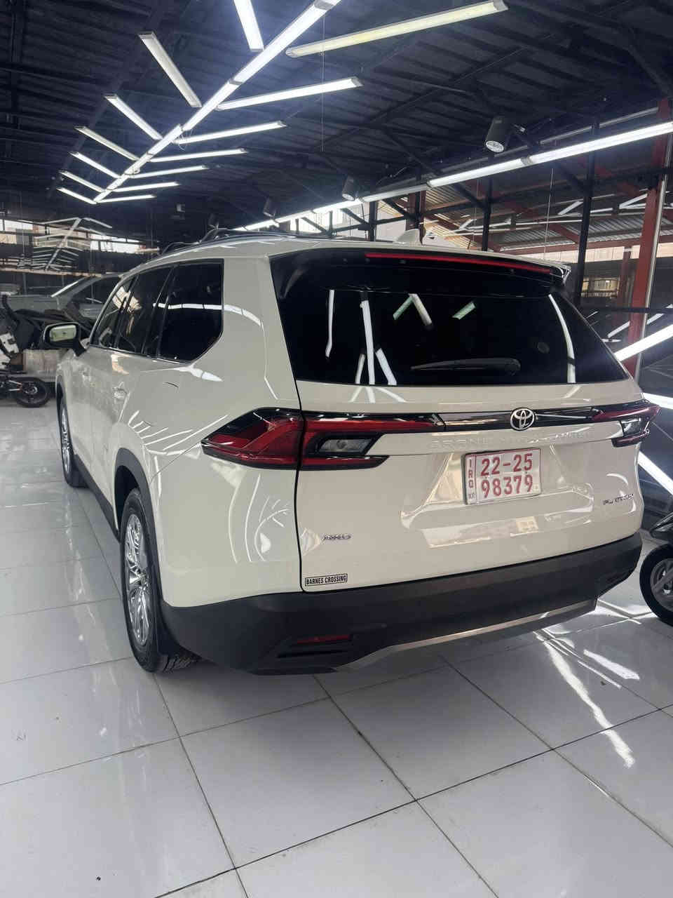 Grand Highlander 2024 platinum
كراند هايلاندر ٢٠٢٤

المواصفات  كثيره وما تنعد ومن ضمنها الآتي 
 
محرك توربو 
داتا شو
كشنات امامي وخلفي تبريد وتدفئه
ستيرن تدفئه
ويل  كروم

بانوراما
سماعات jbl 
شاشه كبيره 12.3”
شحن لاسلكي
5 كامرات 
4x4 
داخل جملي
ترحيب خارجي 

حادثها بابين جهة سايق
مصلح نفسه ومصبوغ 

بجم امامي وخلفي ما مفتوح

موقع دهوك
رقم كاتي 

***********
***********
