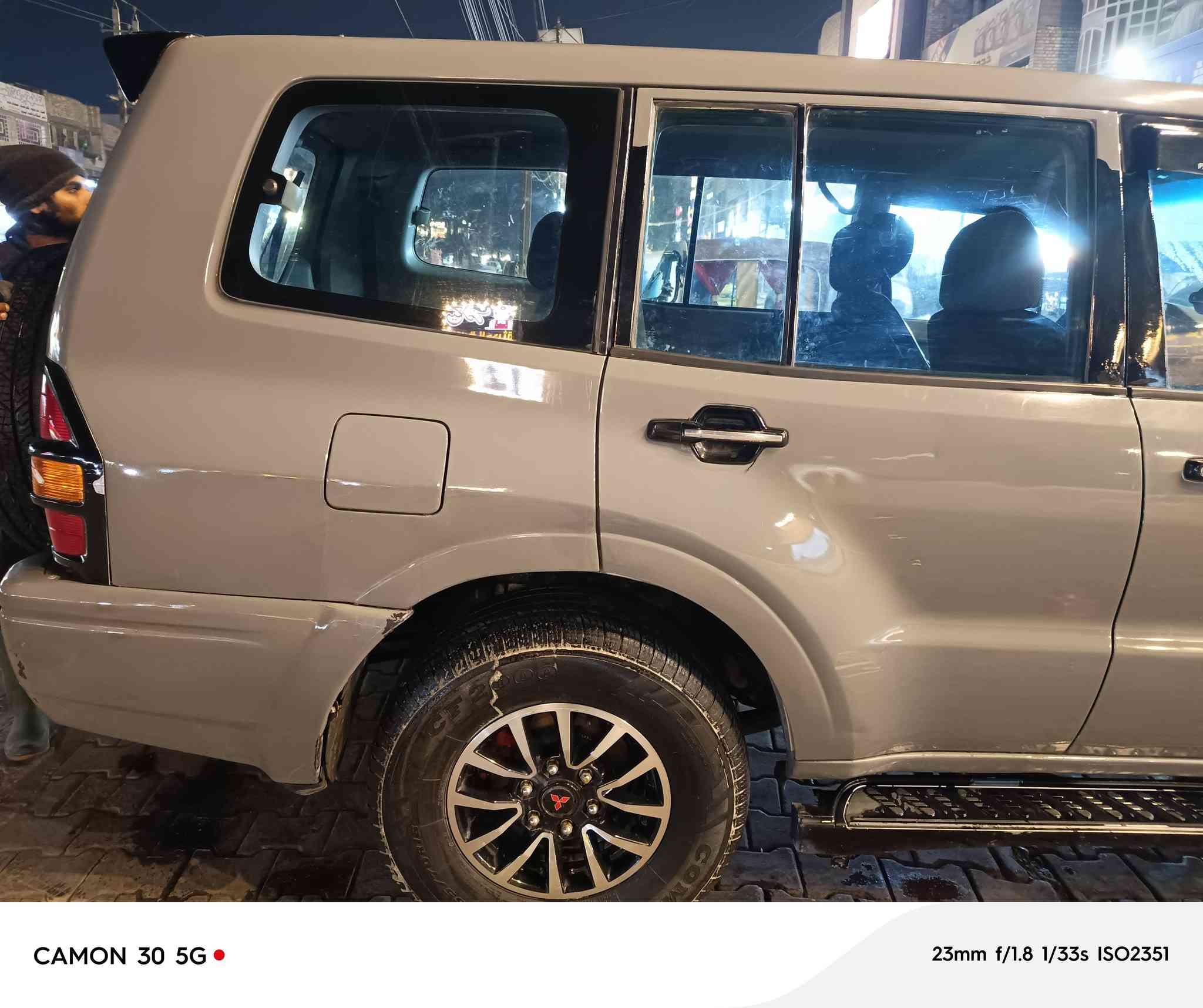 السلام عليكم   اخوان سيارة باجيرو للبيع موديل 2002 سيارة باسمي سنويتها2009. السياره مصبوغه عام للجماليه مكينه بطه 3000. كير ومكينه رياضي  السعر 75$.  هذا رقمي ***********
