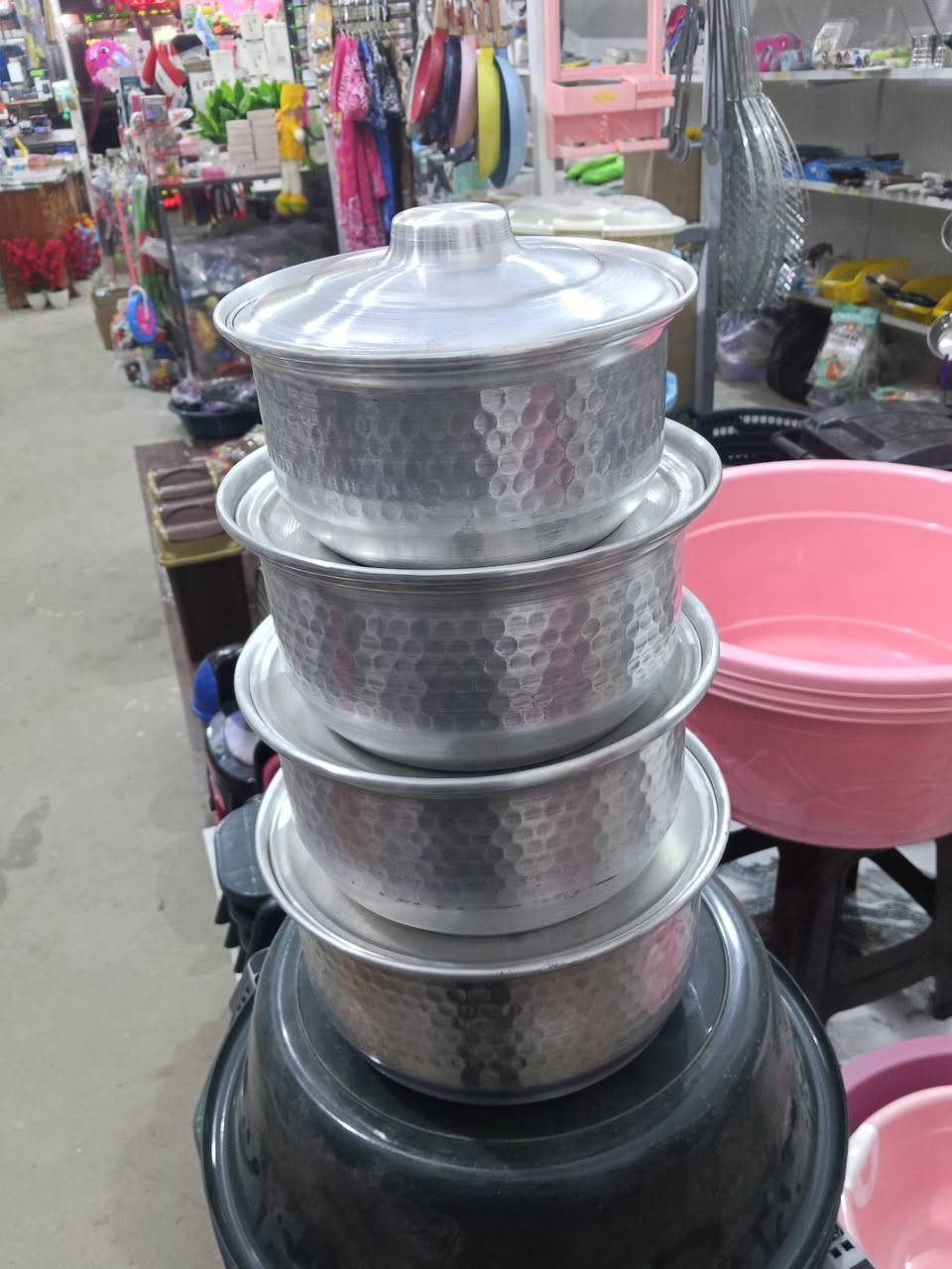 ✨ اللَّهُمَّ صَلِّ عَلَى مُحَمَّدٍ وَآلِ مُحَمَّدٍ ✨
​🌟 الـجديد وصـل.. سـيت جـداري (مـطرق) قـمة الأناقـة والـمتانة 🌟
​💎 سـيت كـامل مـتكون مـن (8 قـطع) 💎
​✅ ألمنيوم ثقيل ونقي (شغل درجة أولى)
✅ توزيع حراري مثالي لأطيب طبخة
✅ شكل تراثي مميز يزين مطبخج
​📺 الأسعار والعروض القوية كلها موجودة بقناتنا 👇
🔗 اضغط على الرابط وشوف بقية الموديلات:
👉 https://t.me/almutasim100?direct
(ادخل وشوف الفرق.. بضاعتنا تحجي عن نفسها) ⚡️
​📍 الموقع: التحرير - شارع عمر بن عبد العزيز - بالقرب من ماركت المصطفى.
🏢 محل المعتصم - أهلاً وسهلاً بكم


**إذا كنت صاحب هذا الإعلان وتريد حذفه لأي سبب، رجاءا أرسل رسالة إلى الدعم الفني**