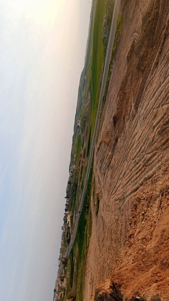 ارض للبيع في ناحيه حمام العليل قرب مفرق الصلاحيه ***********
