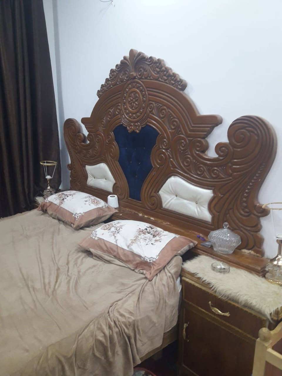 سلام عليكم غرفة نوم صاج إحطاطة نظيفة السعر 650 الف مع زوالي عدد 2 بعدهن جدد 4*5 الواحدة 75 مكانها سامراء رقم صاحبها ‏‪***********‬‏
