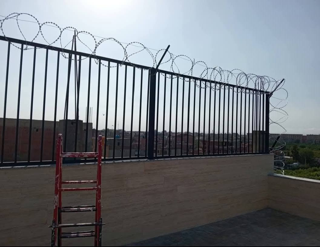 انتا بس أختار وأترك الباقي علينا
عمل حمايات شبابيك. وسياج حدائق وعمل قواعد تانكيات و ارفوف الورد المدرجة شغل نضيف ومرتب وأحد على وأحد واسعار مناسبه للتواصل رقم الهاتف *********** بس خبر ونجيك لباب بيتك جاهزين لاي شغل يخص الحدادة و مناور  سقاييف واي شي تحتاج نجيك لباب بيتك
