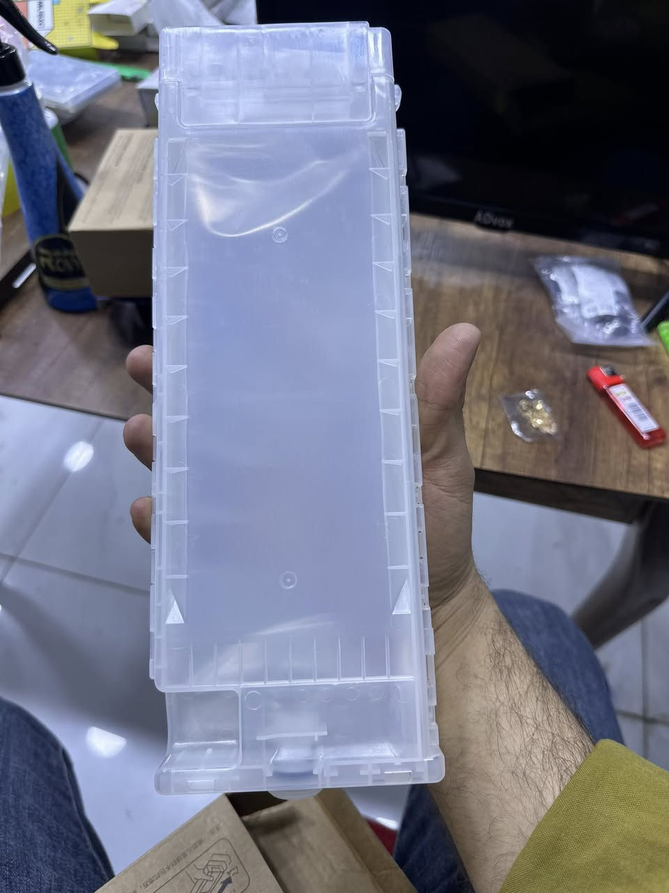 خزان حبر مال طابعة ينربط بالطابعات الحبر حتى يغذيها بحبر مستمر بدل الكارتريدج الصغير 
عندي من عندة ٥ قطع مع سرنجات الخاصة مالتها


**إذا كنت صاحب هذا الإعلان وتريد حذفه لأي سبب، رجاءا أرسل رسالة إلى الدعم الفني**