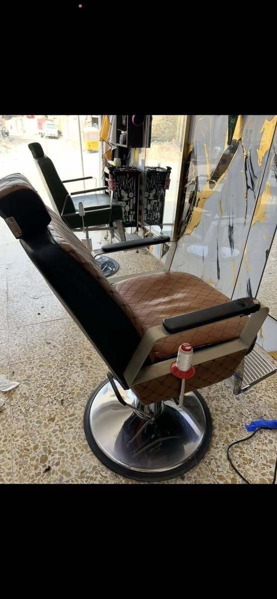 كرسي حلاقة للبيع هاذه لونه  فقط يحتاجلة تبديل جك رقمي *********** اتصل وتدلل واتساب واتصال
