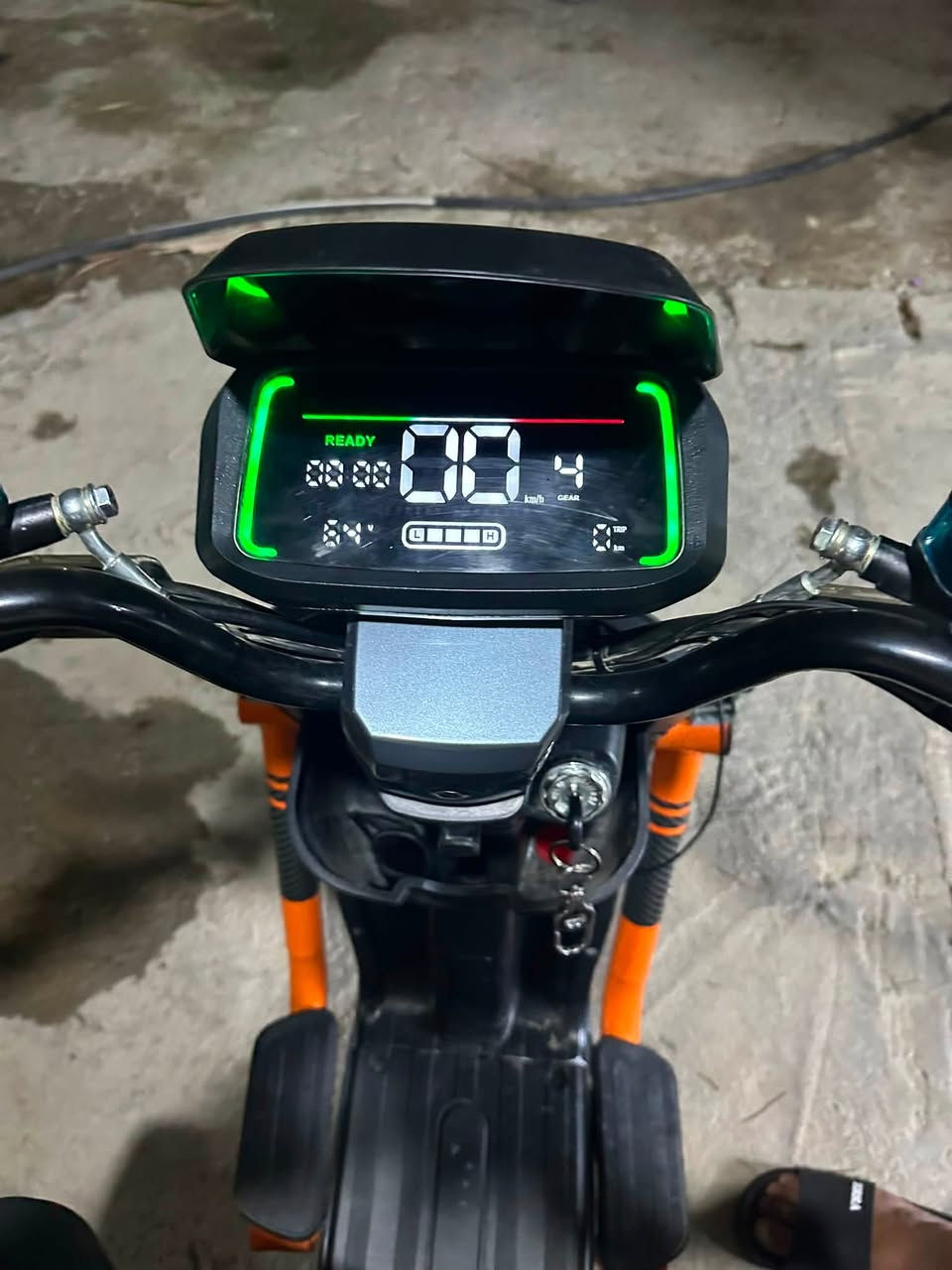 البيع R9 برو نضيفه كلش السعر خاص. ***********
