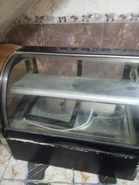 عارضة • ثلاجة • للبيع