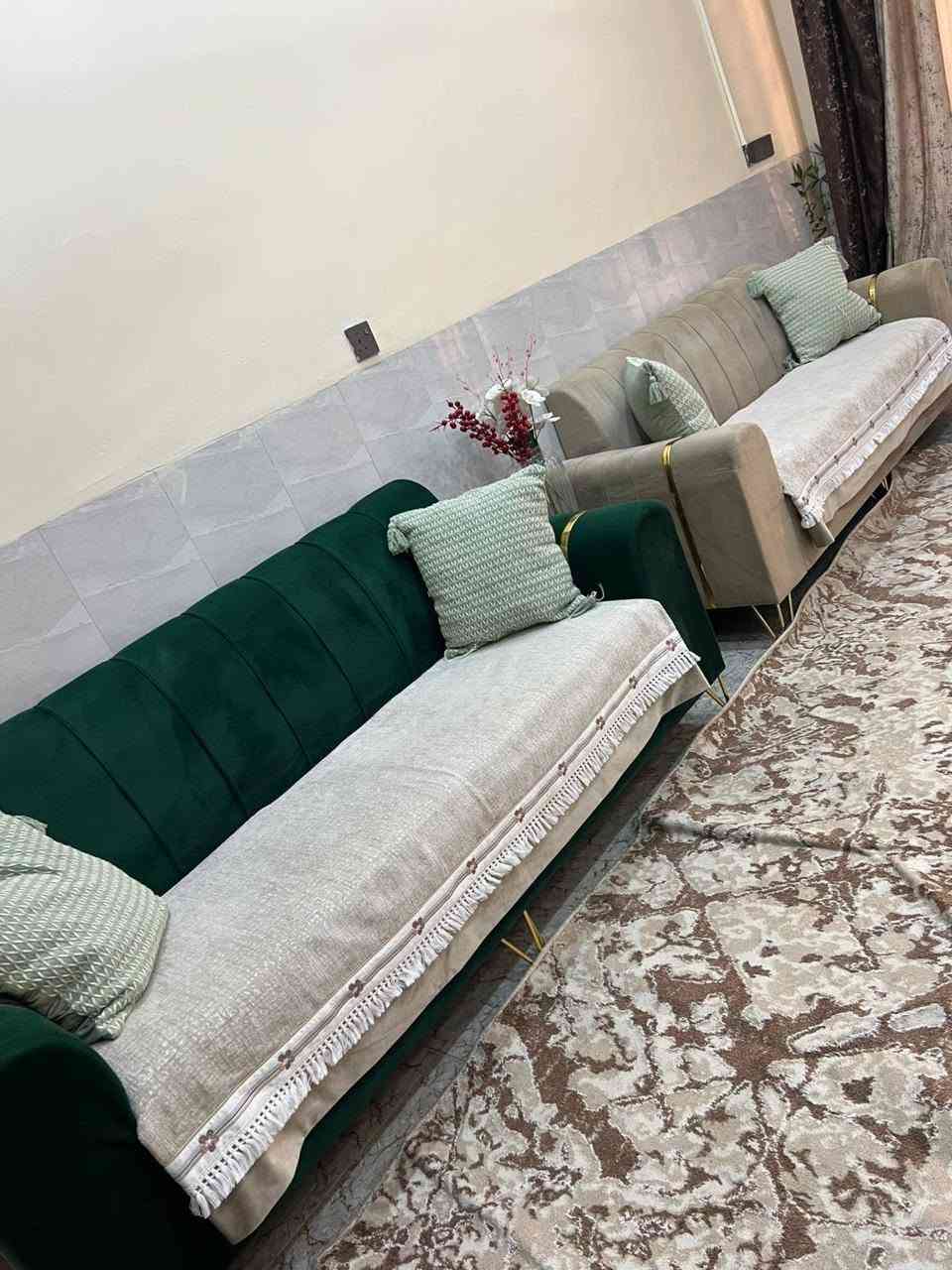 ميز طعام نضيف جداً ست كراسي اريده ب ٢٠٠ وبي مجال تخم عشر مقاعد اريده ٣٠٠ وبي مجال الاتصال على هذا الرقم بي واتساب *********** مستعجل على بيعهم
