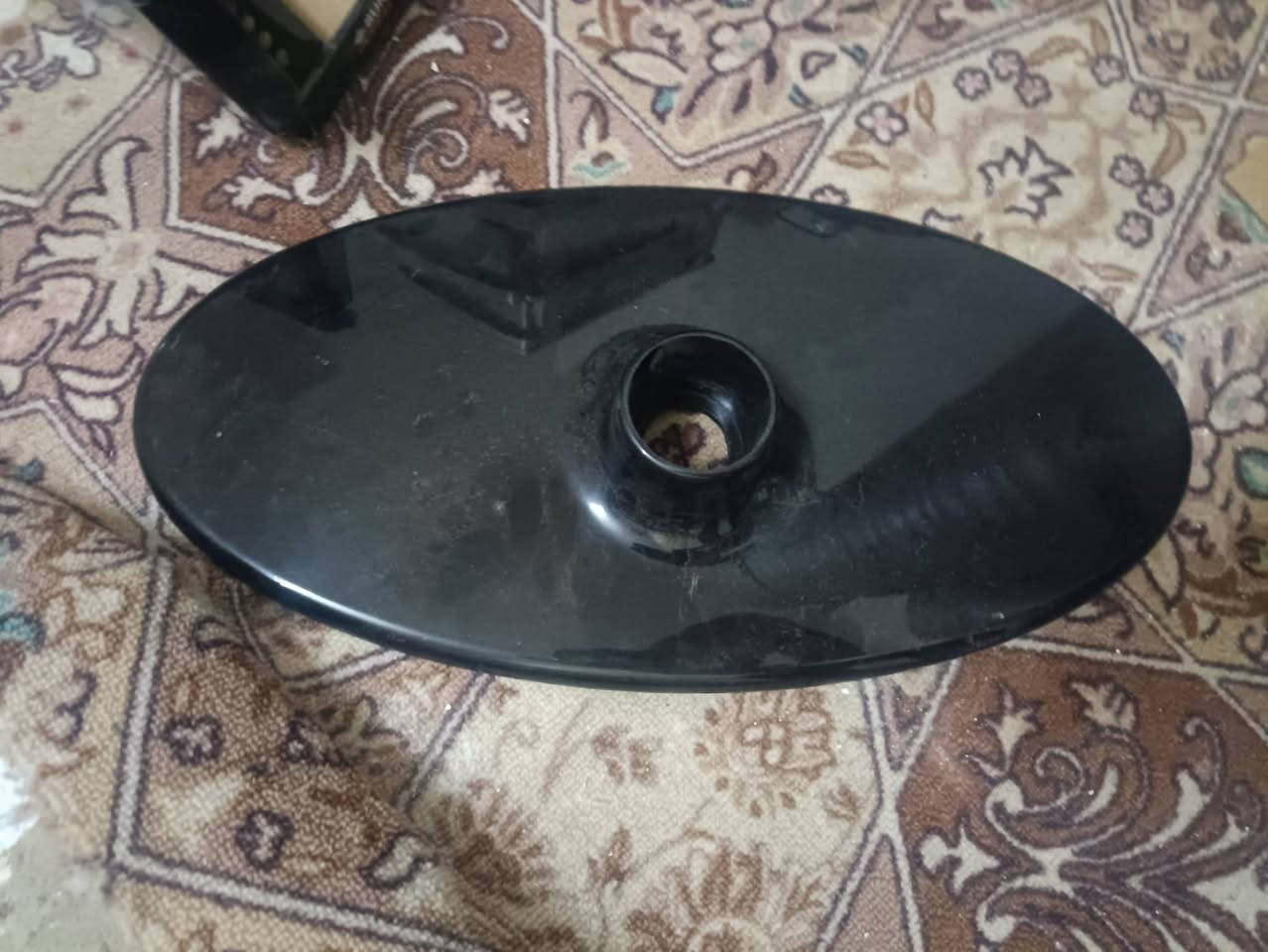 ميز تلفيزون  للبيع ***********
