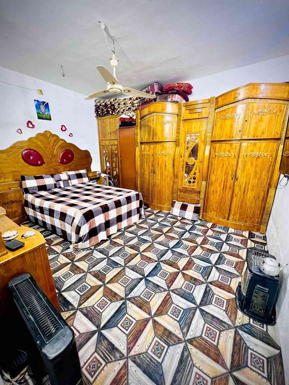 ‏السلام عليكم
‏بيت 100 متر 5×20 بناء سنة 2018 طابو صرف في كربلاء  منطقة حي العسكري قطاع 16 (الطاقة) طابق واحد بلوك كونكربت مسلح الارضية كاشي والسطح فرشي المنطقة كاملة الخدمات يحتوي البيت على : 
‏1. استقبال 
‏2. صالة 
‏3. مطبخ 
‏5. غرفة 
‏6. صحيات عدد 2 
‏البيع بسعر معقول 
‏يرهم مراوس 
‏اي استفسار اتصل وتدلل 
‏*********** وتساب 
‏
‏‪***********‬
