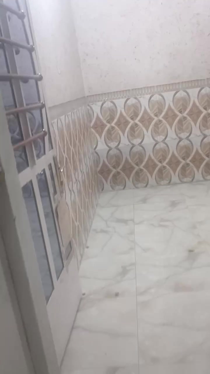 او واتساب اتصل أو خاص لطفا بلا زحمة لا ترسلوا على فيسبوك
***********
مشتمل للبيع م 52.5م نزال 10.5م واجه 5م موقع كم ارمن قرب تانكي باب الشرجي فرغ نظيف جدا سعر مناسب طابو صرف تفيد عائله صغيره لاتصال على رقم ***********
