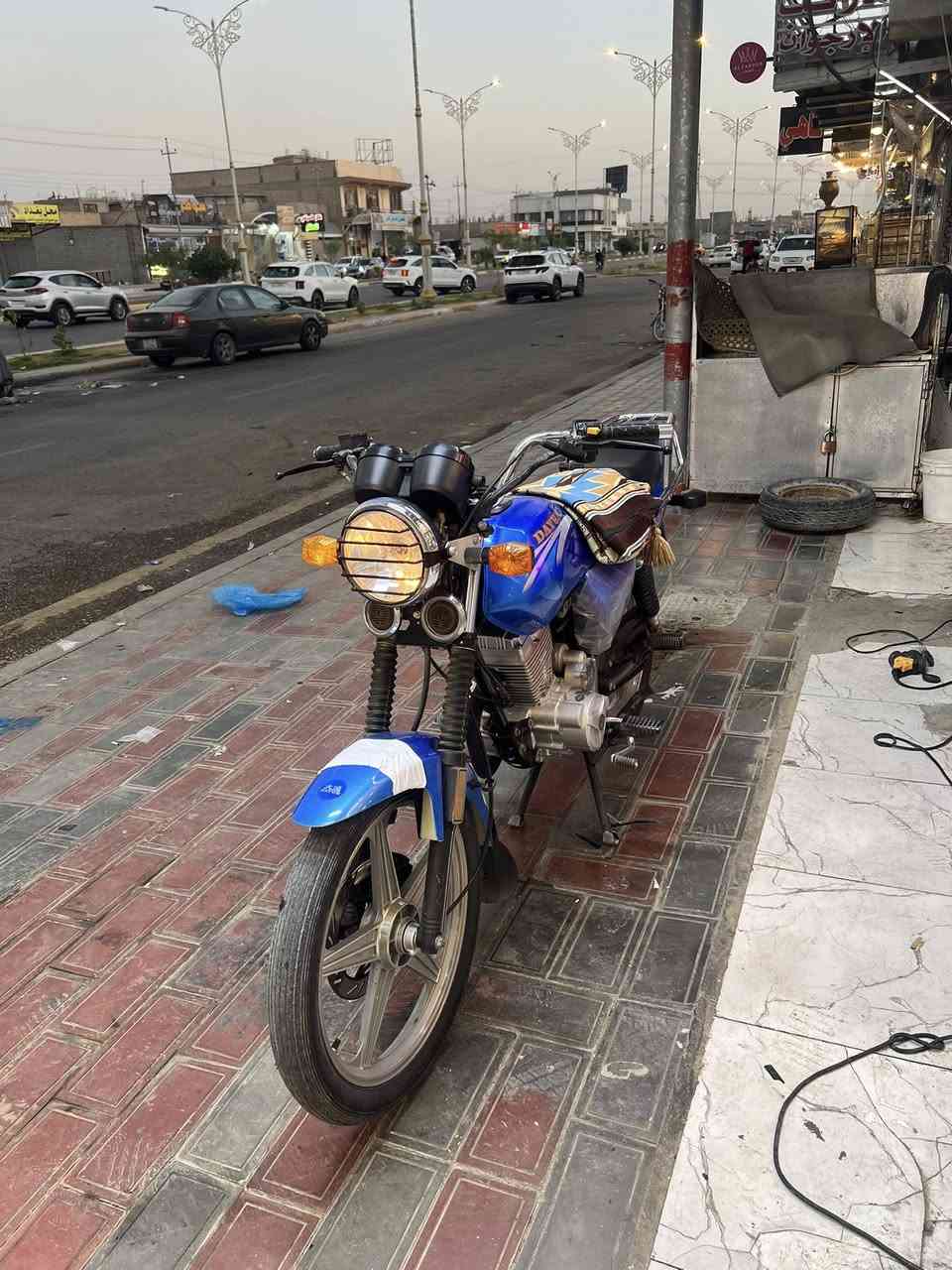 للبيع مديل 22 طالعه بل 23 وصل معرض موجود وكيلهه ثامر خلخال معرض الجوهره دراجه  ما مفتوحه بس تفيلس ونضافتهه گدامكم عنواني كربلاء الاسكان العسكري قرب محطة سما كربلاء وسعرهه مليون و150 وشراي يجي خاص او يتصل ***********
