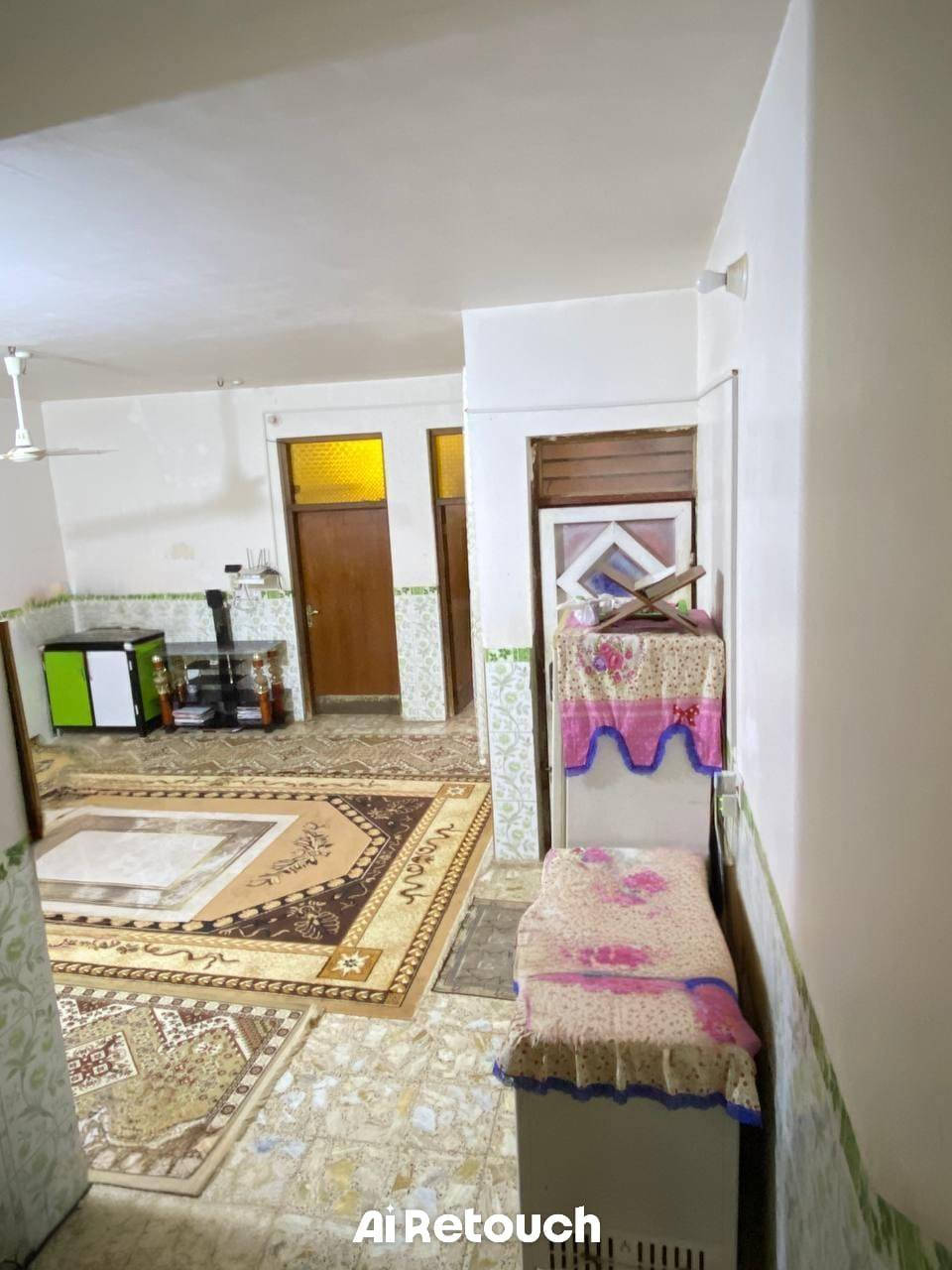 سلام عليكم بيت مساحته 125للبيع بحي المعلمين الثانيه خلف الفارس العربي  بناء حديث الطابق الاول كامل والثاني غرفه ومجمع صحيات كامله والغرفه والهول واصلات للسقف يعني طابق ونص  للستفسار ***********
