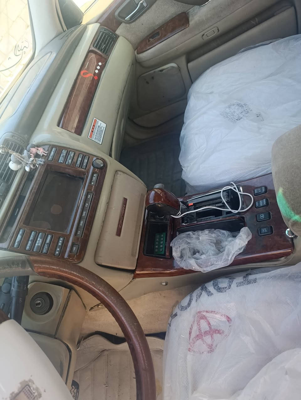 السلام عليكم سياره ملكه للبيع سياره جديده معنى كلمه تخون تاير حداديه جديده صاحبها وياا شراي يتصل على هذا الرقم بخير وتدلل ***********
