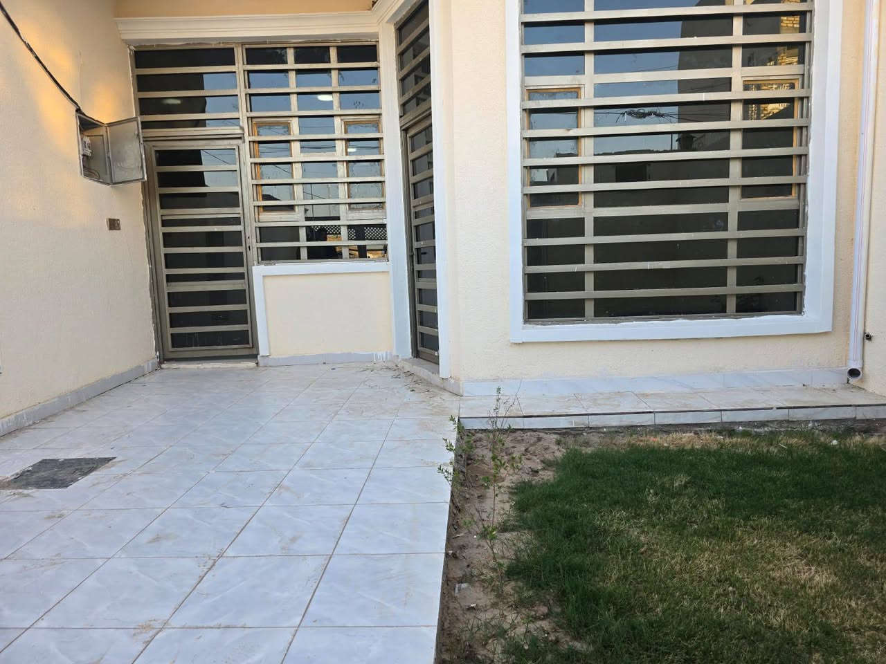 دار سكن للبيع ١٥٠م طابو زراعي كوت حي الحكيم نزلت مجمع الخيرات الطبي يبعد عن الشارع العام ٣٠٠م بناء حديث طابوق مرقم من قبل البلدية للإستفسار الاتصال على *********** أو مراجعة مكتب دلالية الروان @
